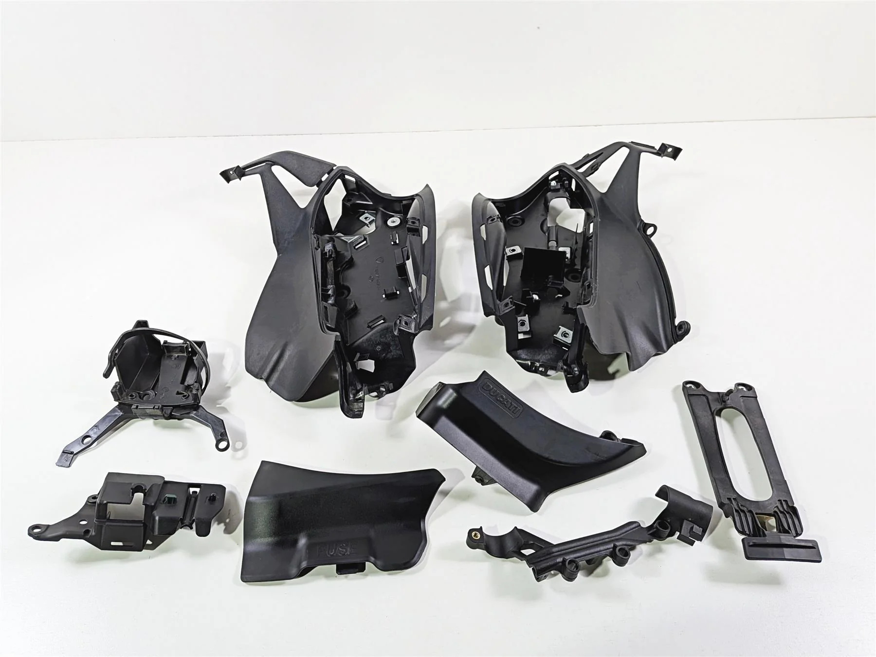 2019 Ducati 959 Panigale Rectifier Battery Carrier Cover Cowl Set 8291A371A