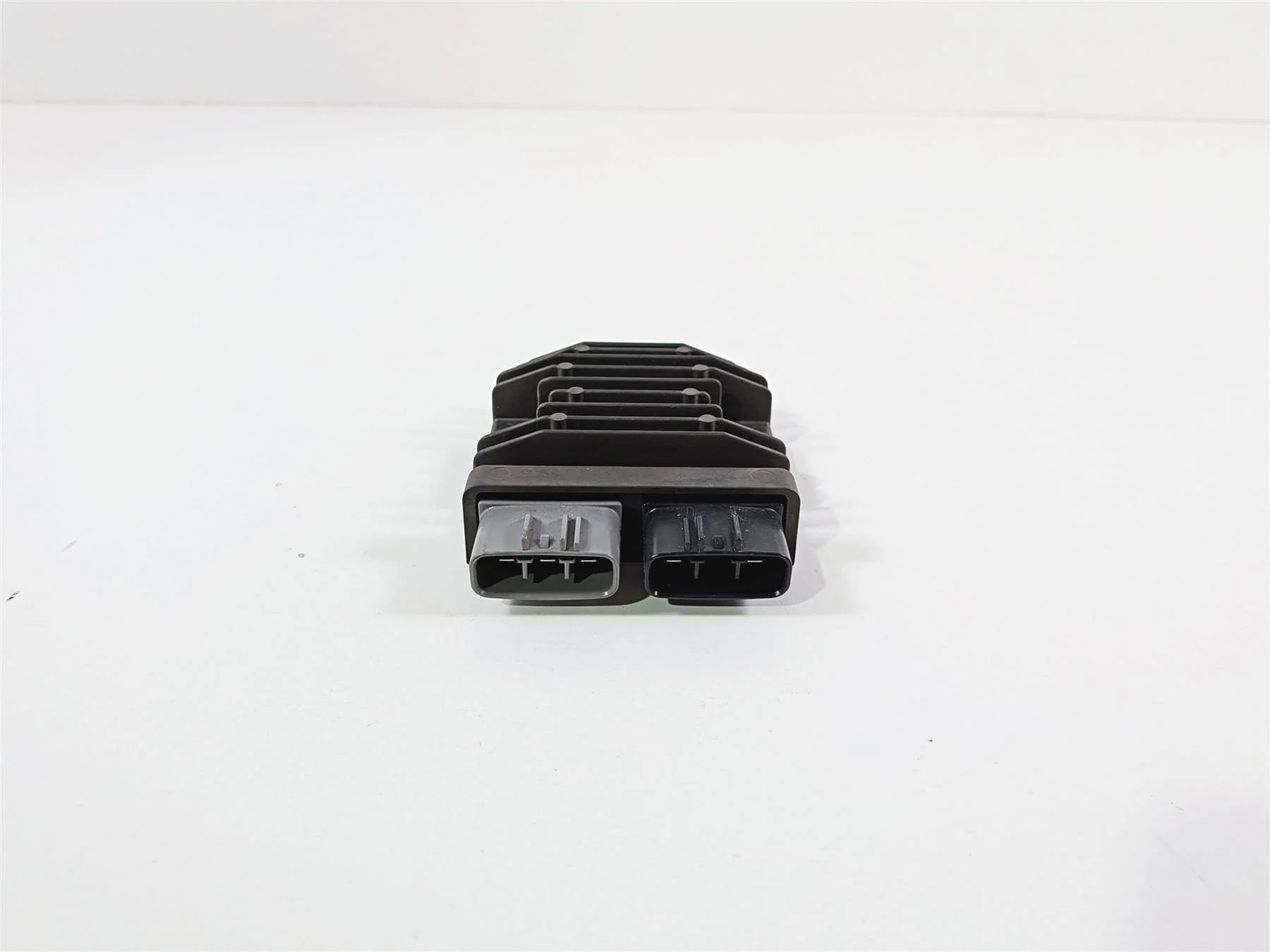 2019 Ducati 959 Panigale Rectifier Voltage Regulator FH020AA 54040301B - Image 4
