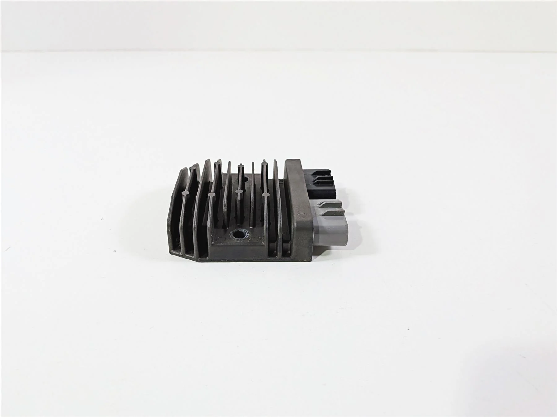 2019 Ducati 959 Panigale Rectifier Voltage Regulator FH020AA 54040301B - Image 5