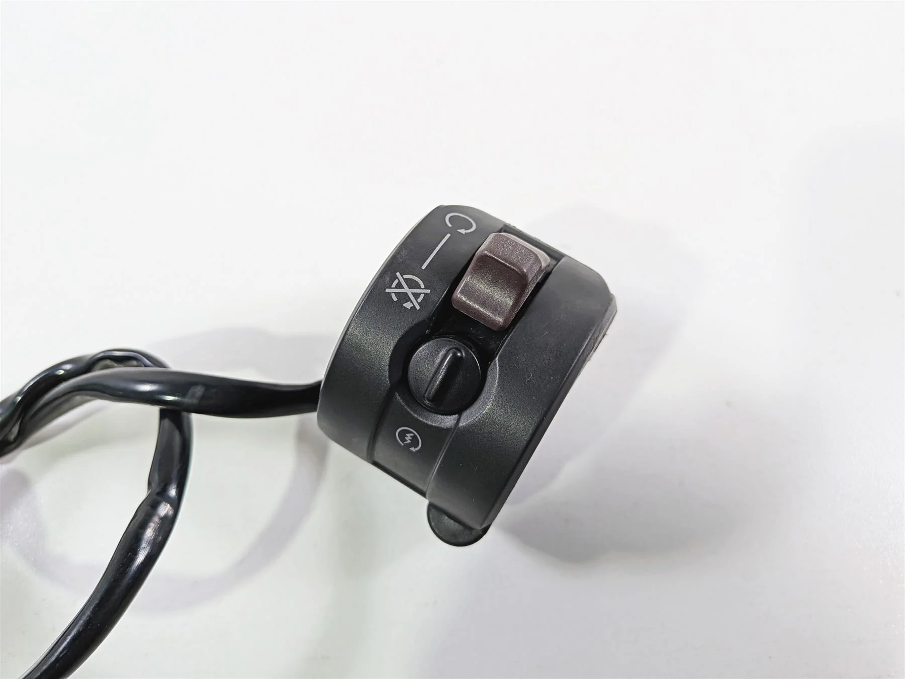 2019 Ducati 959 Panigale Right Hand Start Stop Control Switch - Read 65010094I - Image 7