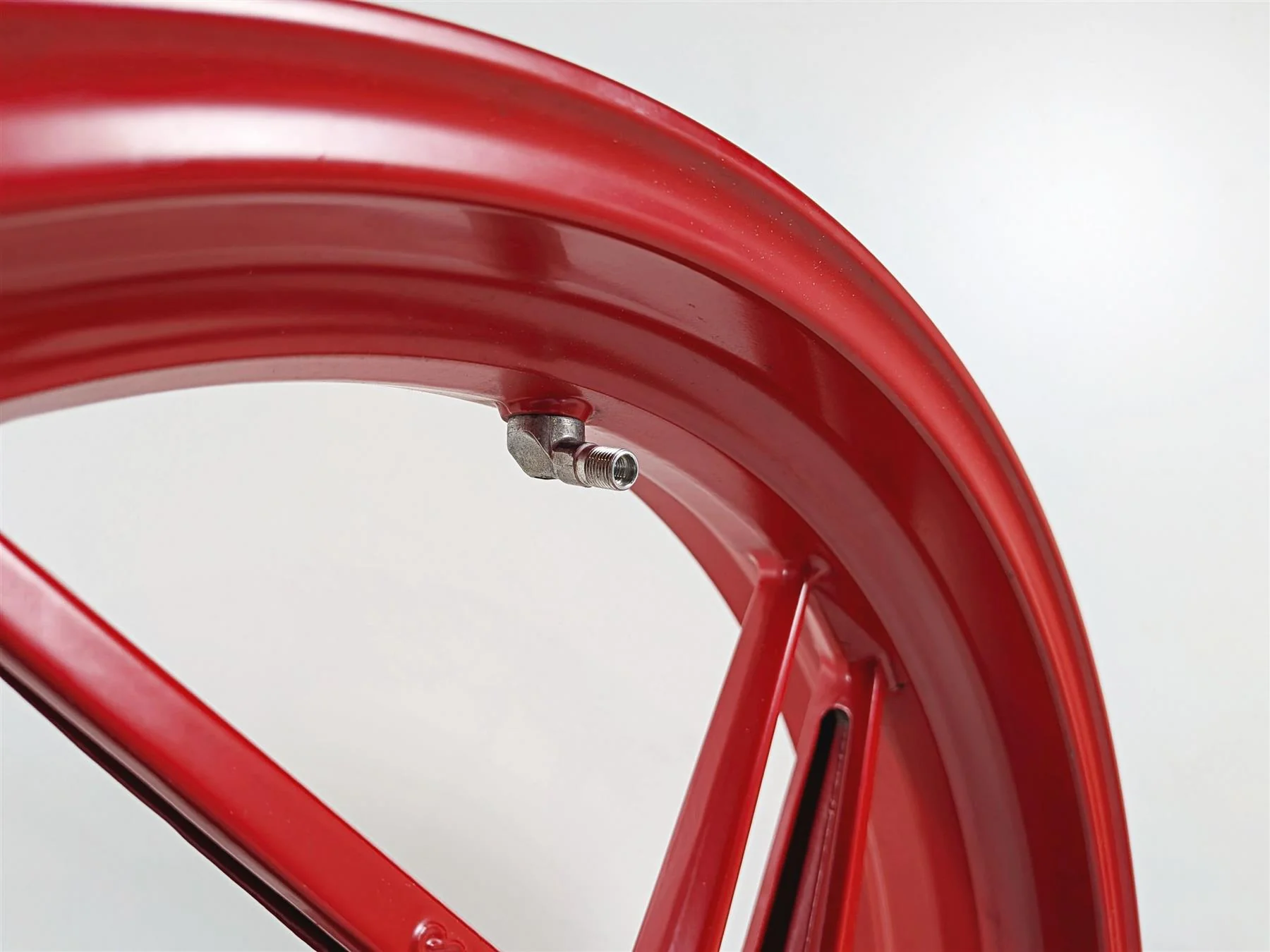 2019 Ducati 959 Panigale Straight 17x3.5 Front Wheel Red Rim 50121542AA - Image 9