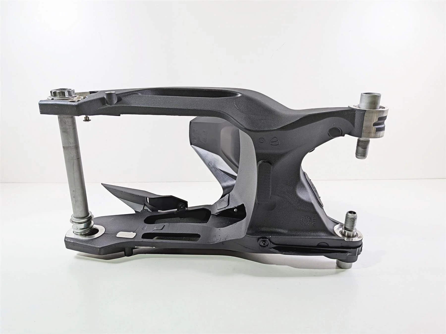 2019 Ducati 959 Panigale Straight Rear Swingarm & Axle Set 37011364BA - Image 7