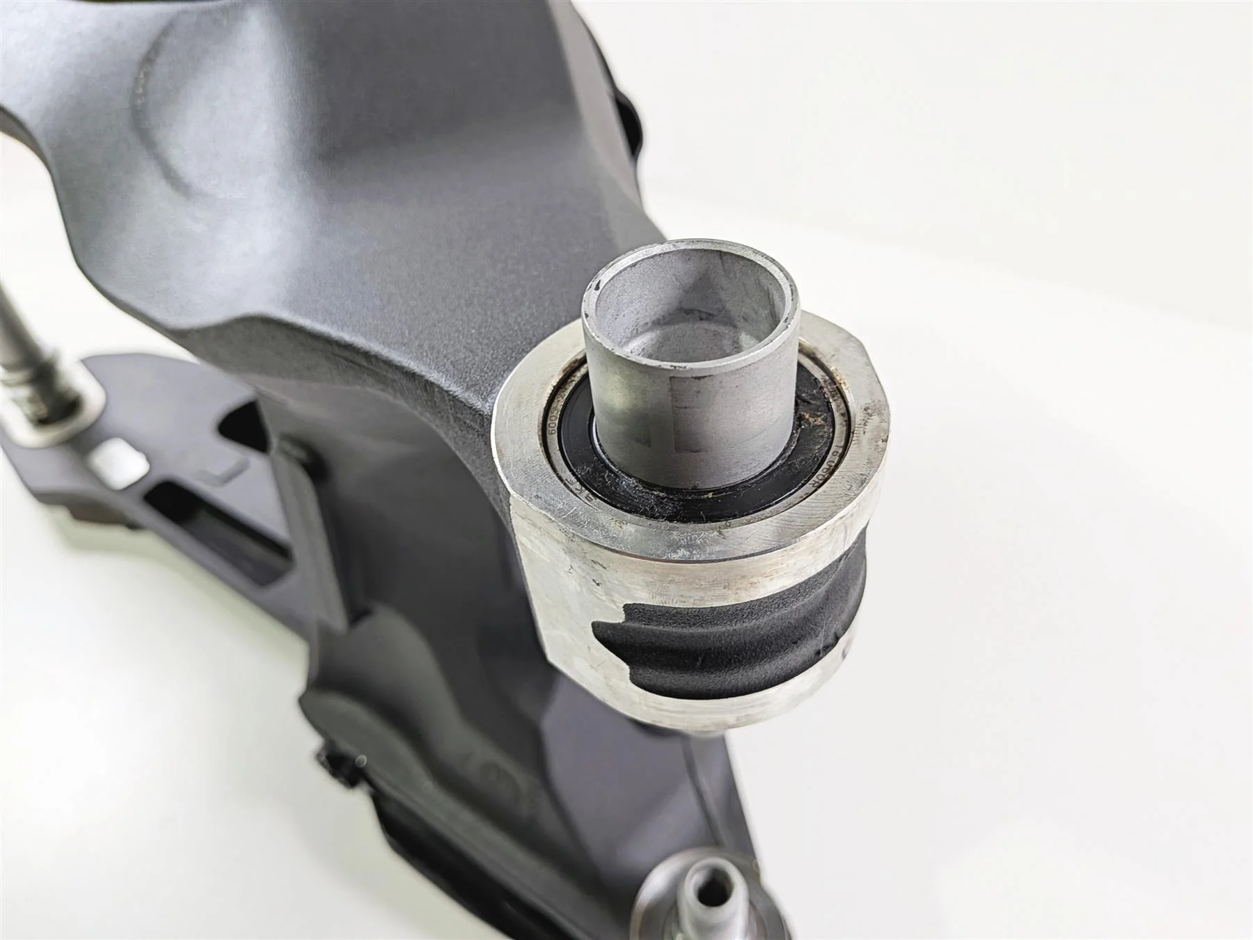 2019 Ducati 959 Panigale Straight Rear Swingarm & Axle Set 37011364BA - Image 9