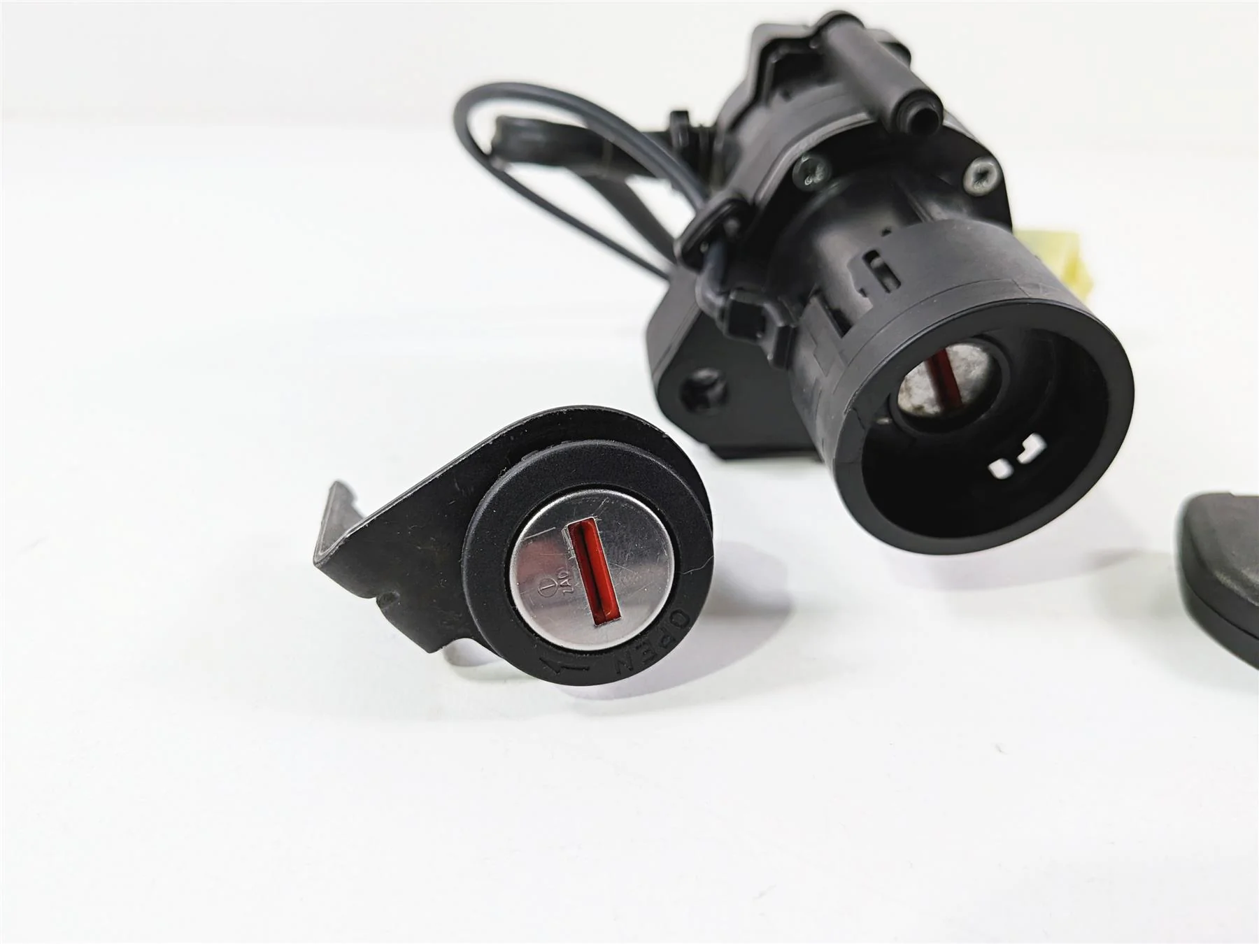 2019 Ducati Panigale V4S V4 S Corse Ignition Switch Key Lock Set 59822131B - Image 4