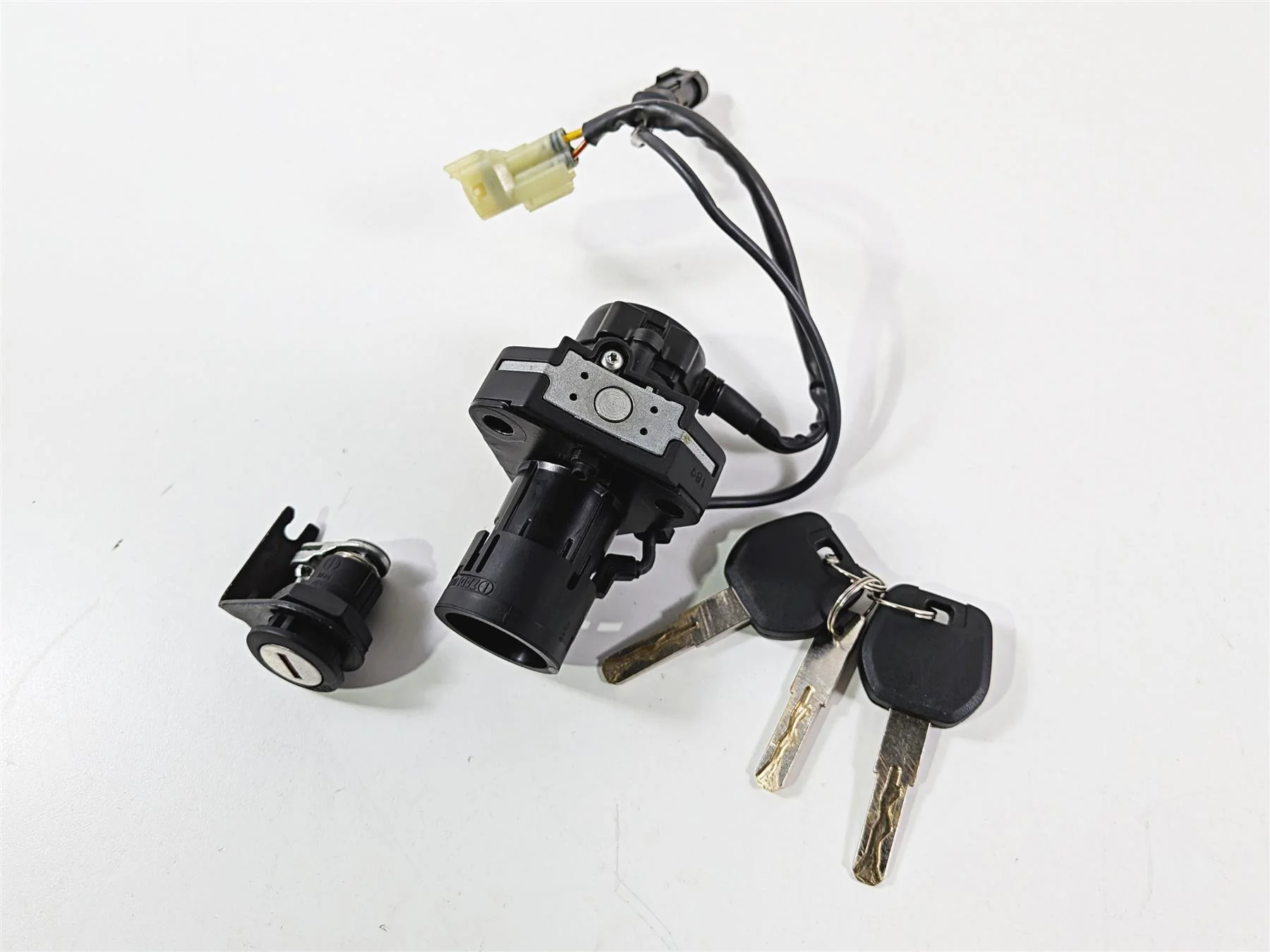 2019 Ducati Panigale V4S V4 S Corse Ignition Switch Key Lock Set 59822131B - Image 5