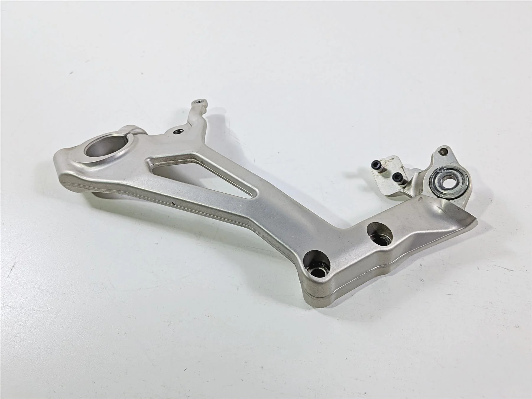 2019 Ducati Panigale V4S V4 S Corse Left Swingarm Frame To Peg Mount 8291G831BA - Image 12