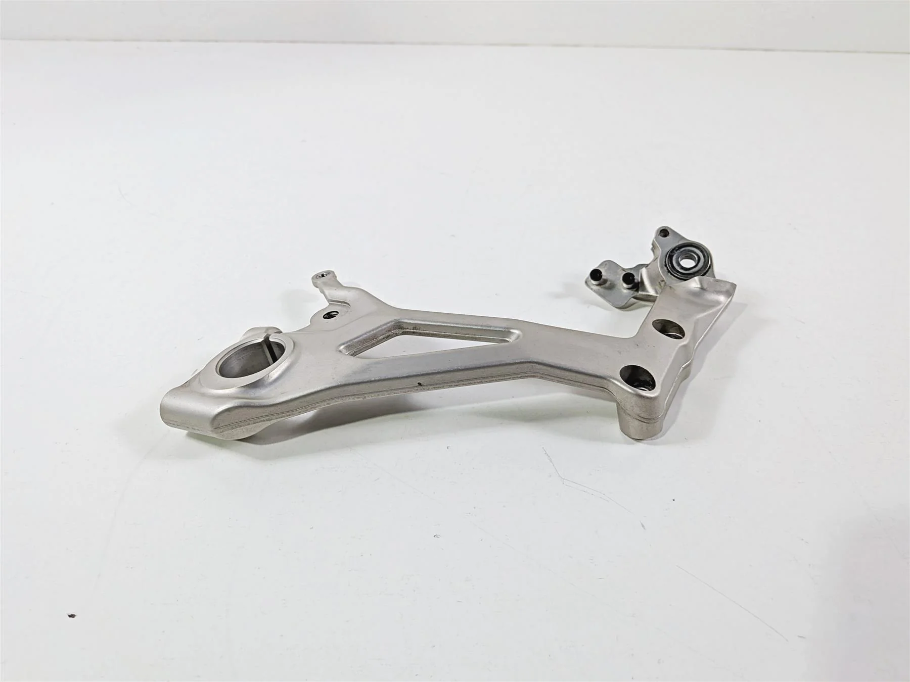 2019 Ducati Panigale V4S V4 S Corse Left Swingarm Frame To Peg Mount 8291G831BA - Image 4