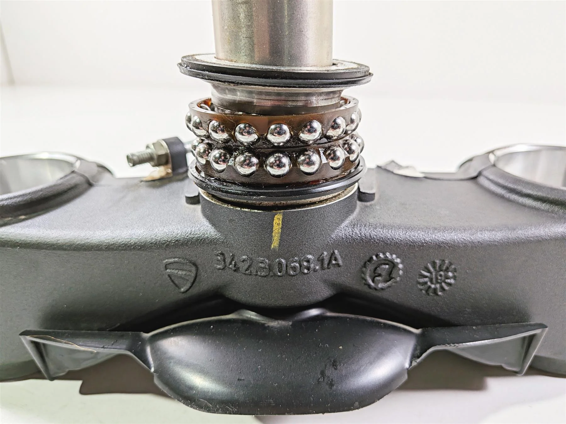 2019 Ducati Panigale V4S V4 S Corse Lower Triple Tree Ohlins -Read 34230691A - Image 10