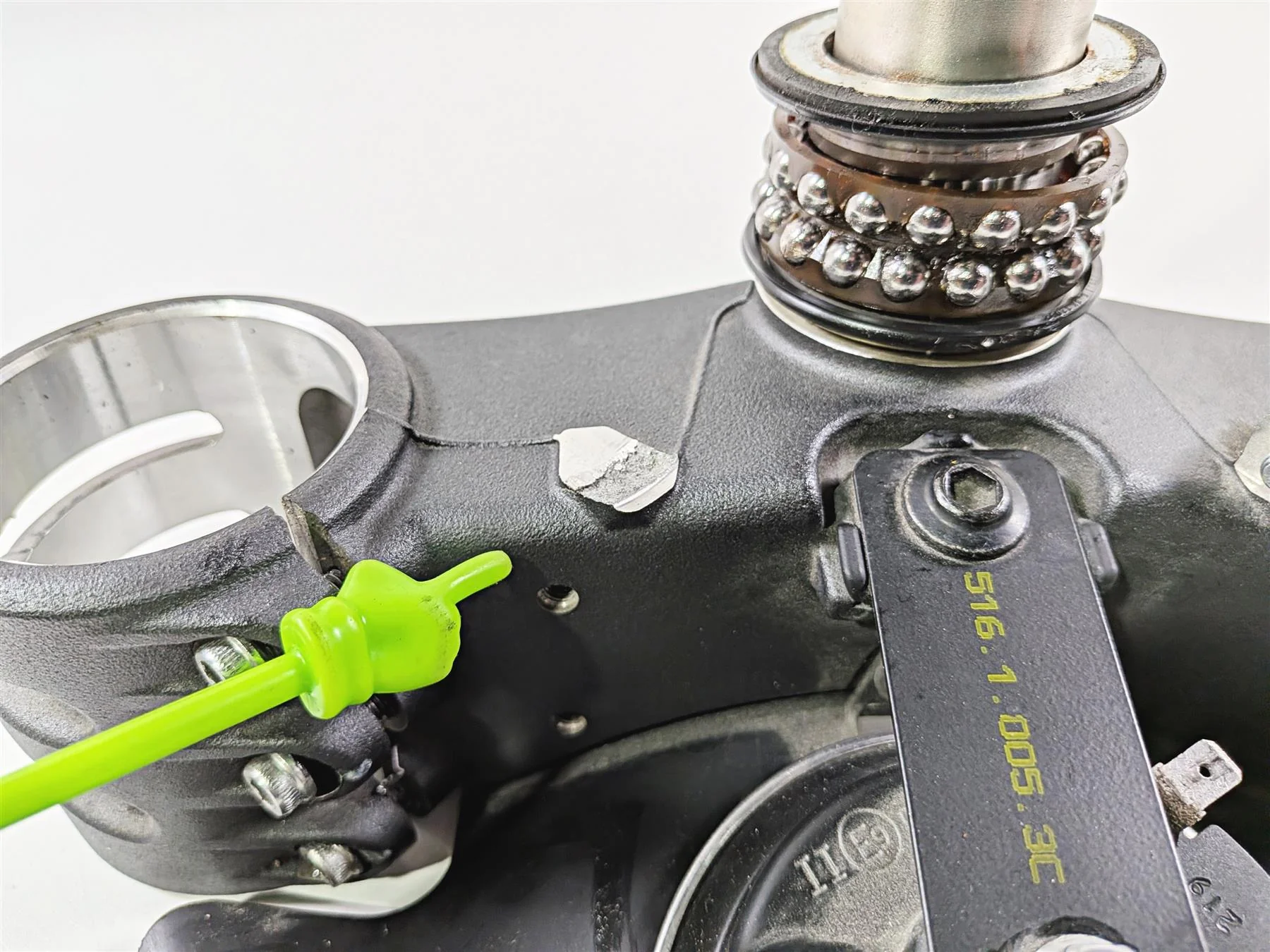 2019 Ducati Panigale V4S V4 S Corse Lower Triple Tree Ohlins -Read 34230691A - Image 7