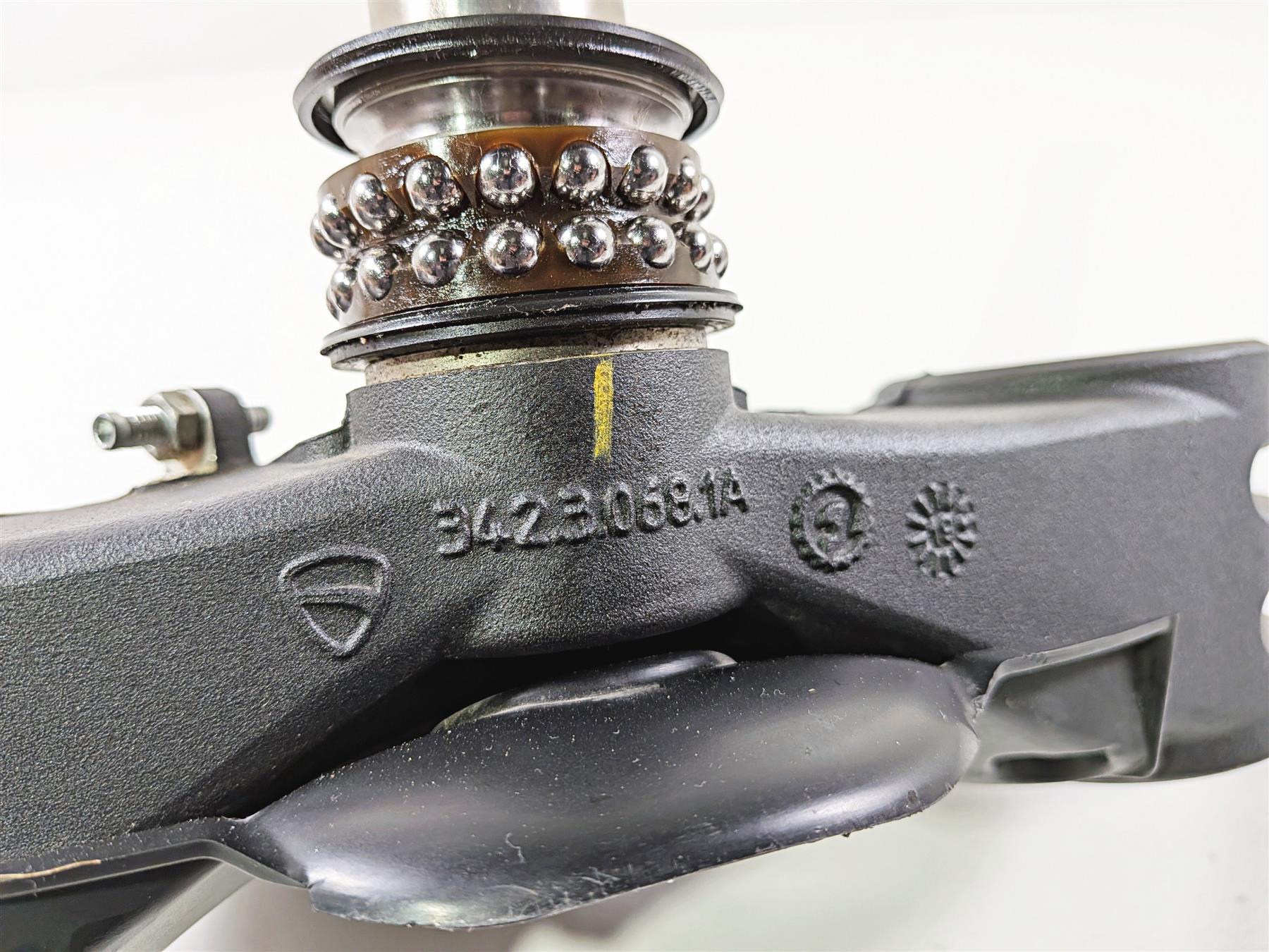 2019 Ducati Panigale V4S V4 S Corse Lower Triple Tree Ohlins -Read 34230691A - Image 9