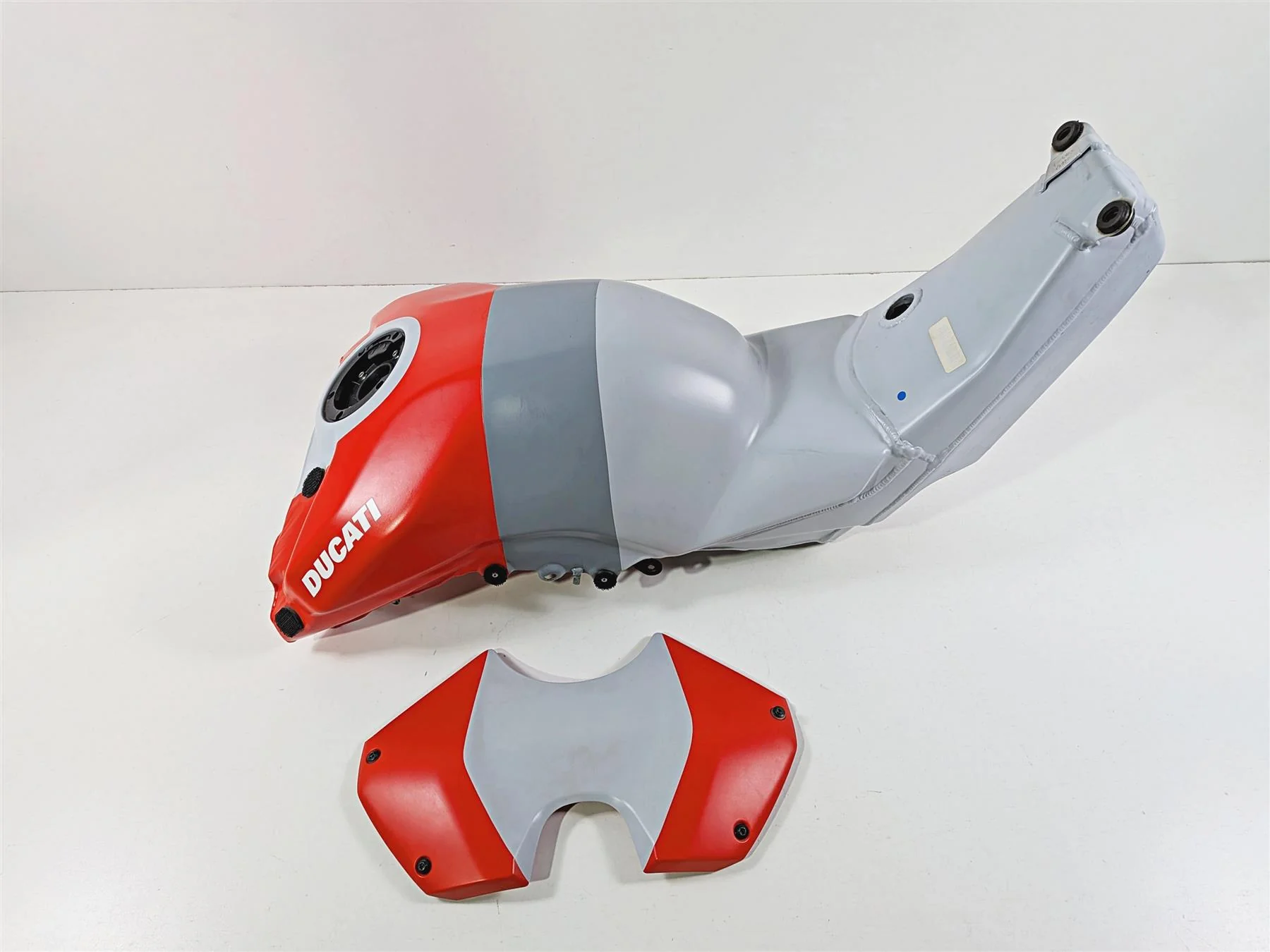 2019 Ducati Panigale V4S V4 S Corse Nice Fuel Gas Petrol Tank - No Scratch 58612621B - Image 2