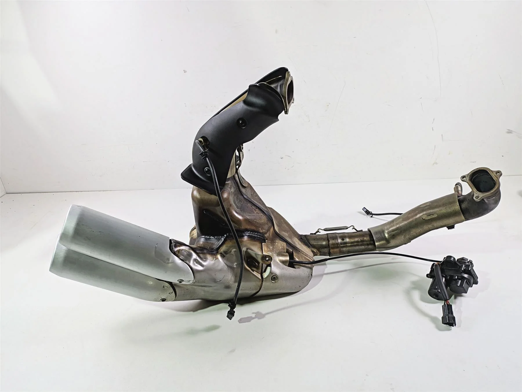 2019 Ducati Supersport 939 S Exhaust System Header Muffler + Servo 57314392A - Image 3
