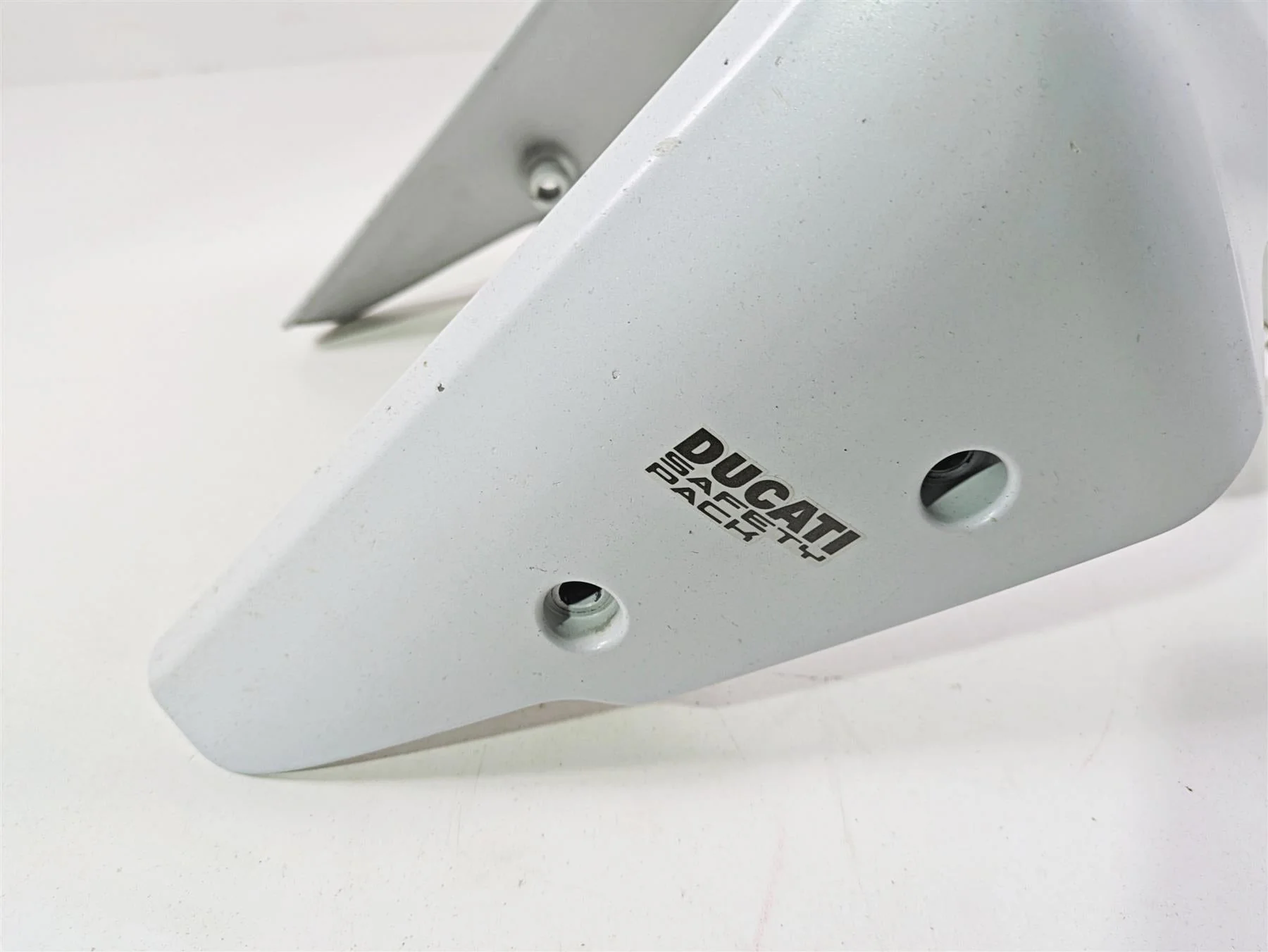 2019 Ducati Supersport 939 S Front Fender in White 564P6482A - Image 7