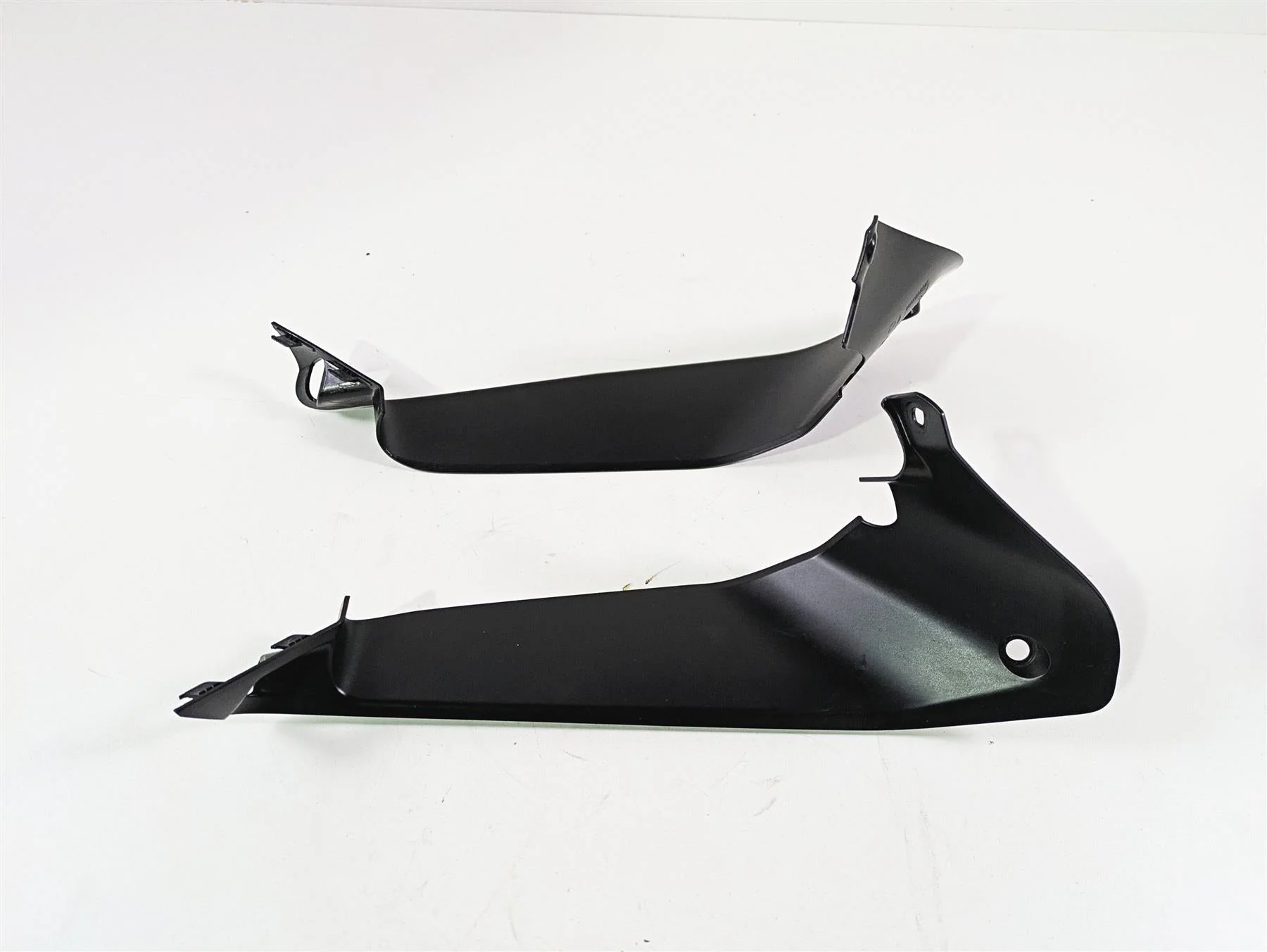 2019 Ducati Supersport 939 S Front Infill Cover Fairing Trim Set 48018752A - Image 2