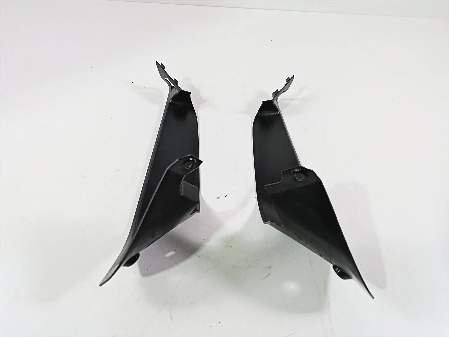 2019 Ducati Supersport 939 S Front Infill Cover Fairing Trim Set 48018752A - Image 3