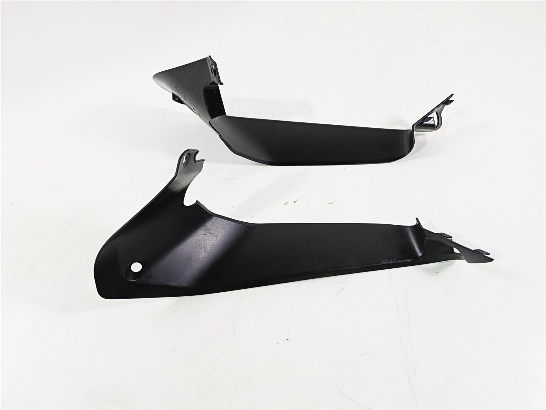 2019 Ducati Supersport 939 S Front Infill Cover Fairing Trim Set 48018752A - Image 4