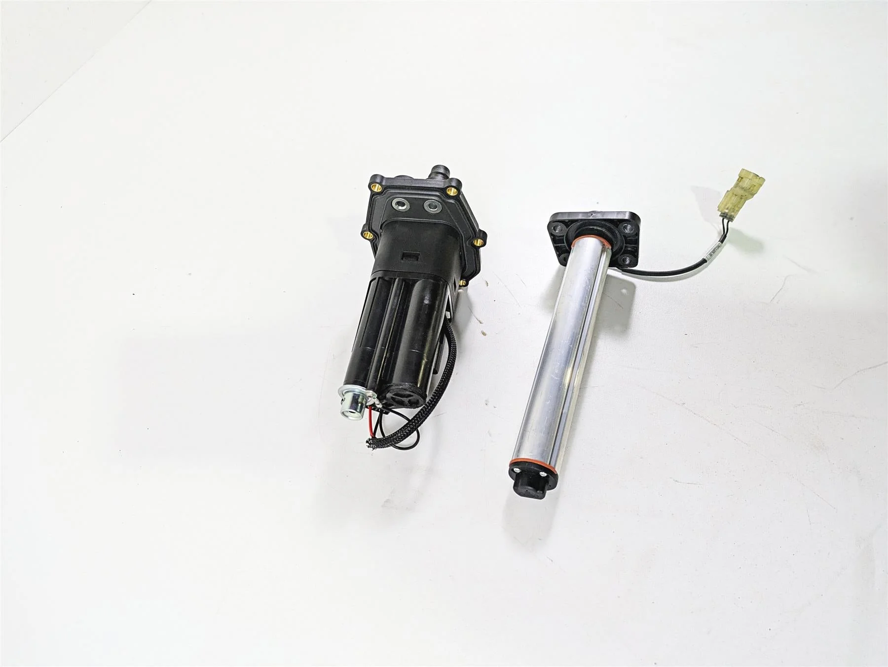 2019 Ducati Supersport 939 S Fuel Gas Pump & Level Sender 16024341A 59210251B - Image 2