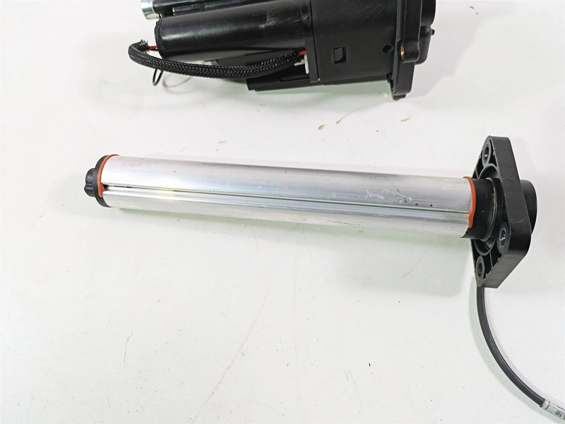 2019 Ducati Supersport 939 S Fuel Gas Pump & Level Sender 16024341A 59210251B - Image 6