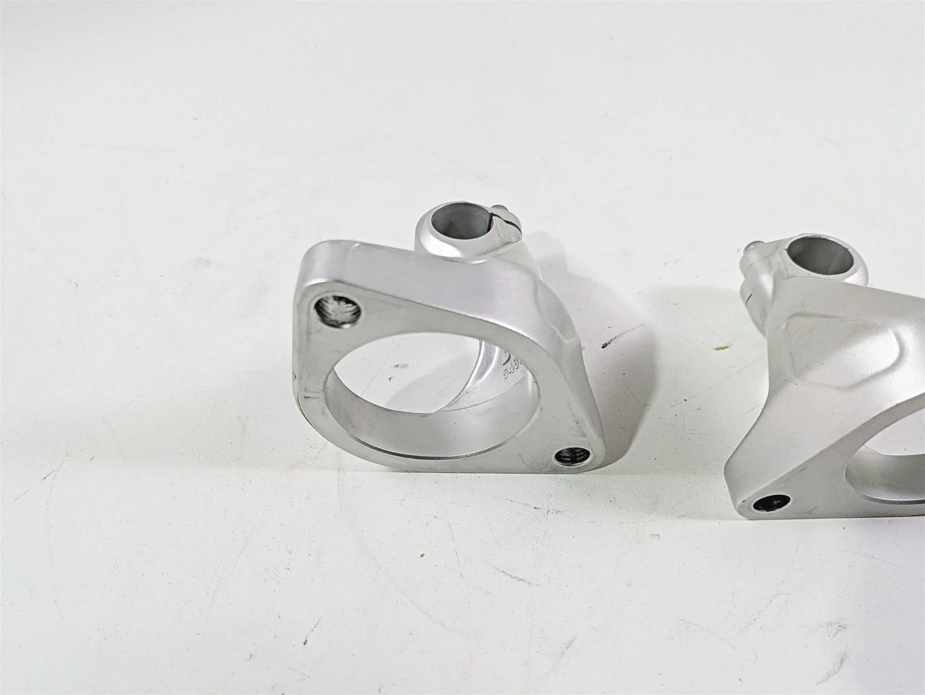 2019 Ducati Supersport 939 S Handle Bar Mounts Clamp Holder Set 36015581AA - Image 10