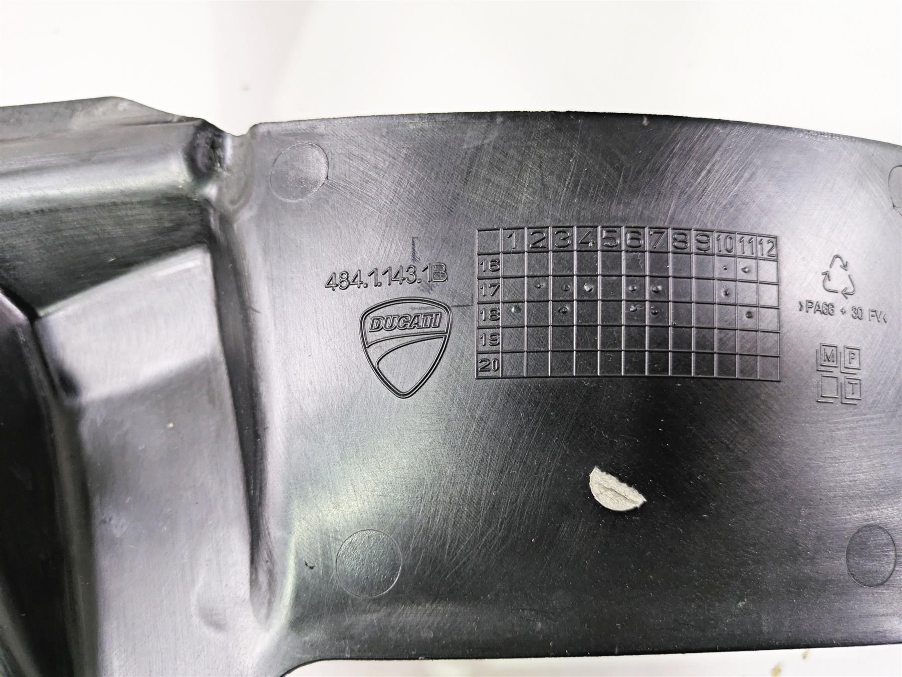 2019 Ducati Supersport 939 S Radiator Cover Trim Guard Set 4841431B - Image 11