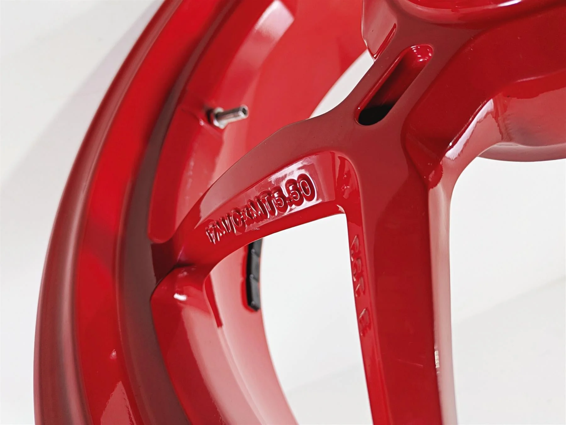 2019 Ducati Supersport 939 S Straight Red Rear Wheel Rim 17x5.5 50211941AB - Image 4