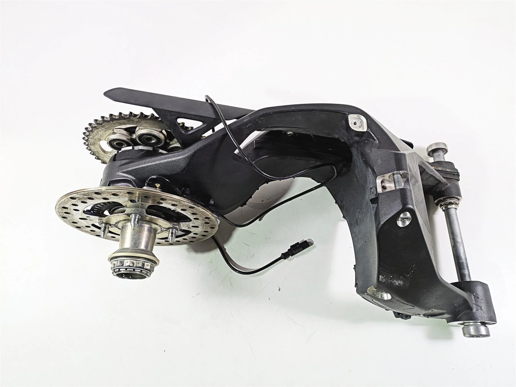2019 Ducati Supersport 939 S Swingarm & Rear Axle SCRATCHES 37021961CB 819Z0021A - Image 10