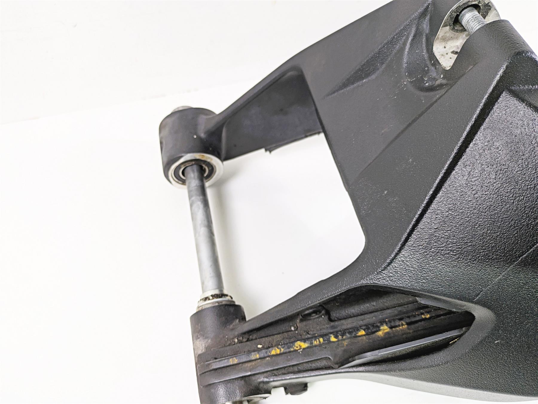 2019 Ducati Supersport 939 S Swingarm & Rear Axle SCRATCHES 37021961CB 819Z0021A - Image 8