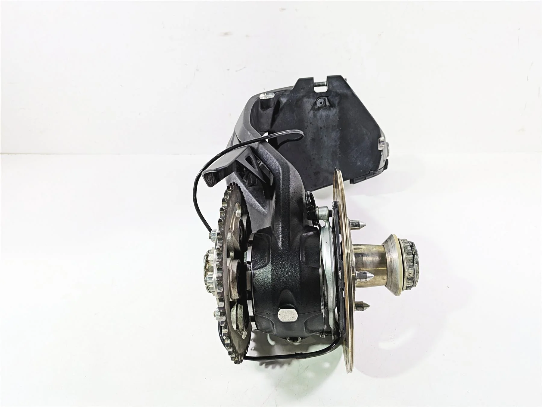 2019 Ducati Supersport 939 S Swingarm & Rear Axle SCRATCHES 37021961CB 819Z0021A - Image 9