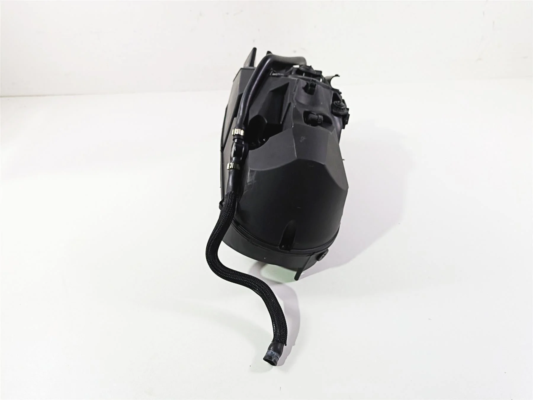 2019 Ducati Supersport 939 S Throttle Body & Airbox Set 28240932A 44212781B - Image 2