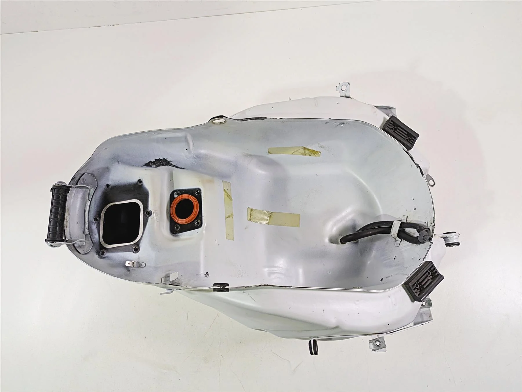 2019 Ducati Supersport 939 S White Dented Gas Fuel Petrol Tank 58612531BW - Image 10