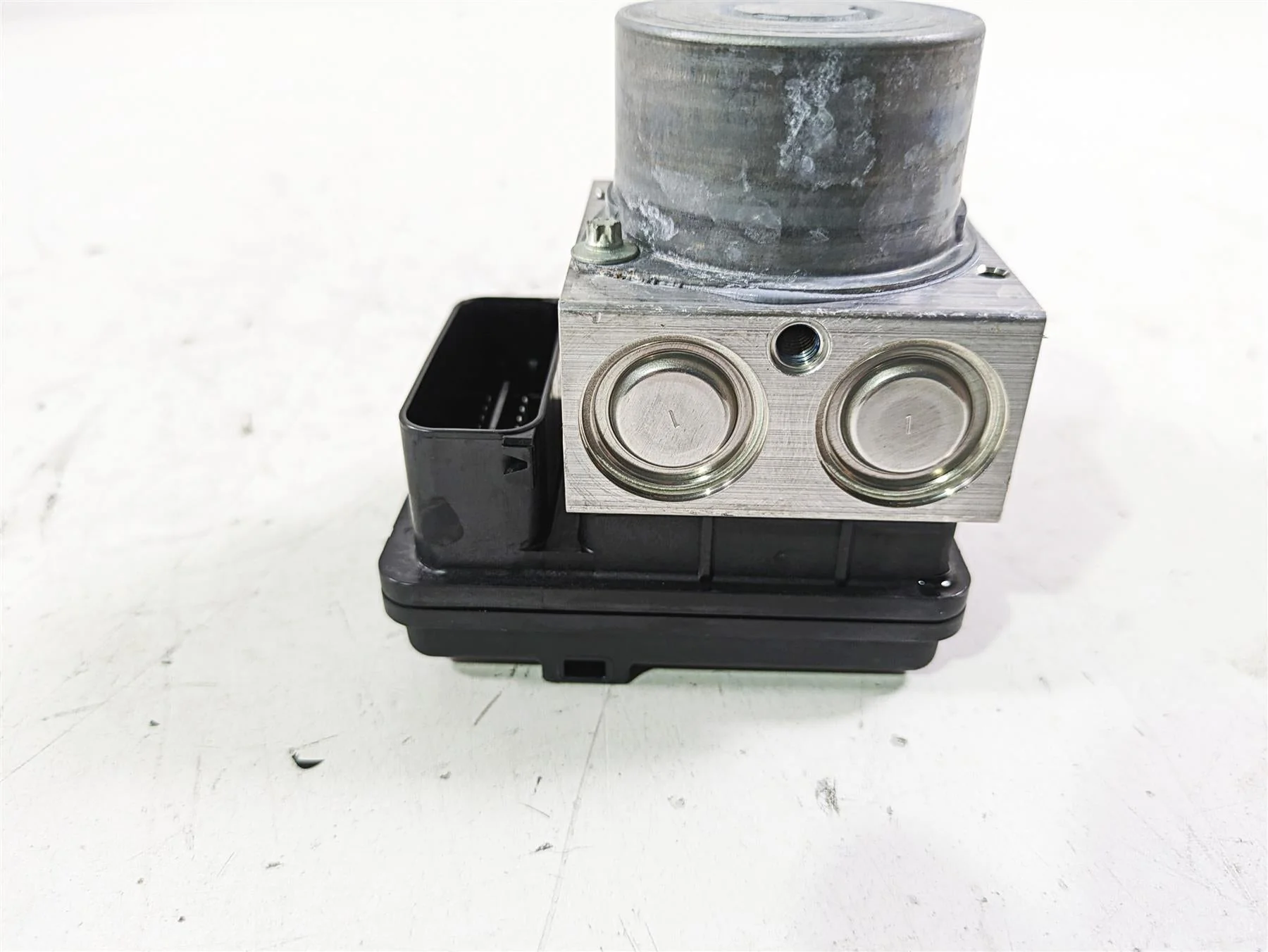 2019 Harley FLHCS Softail Heritage Abs Brake Pump Module Unit 41100044C - Image 8