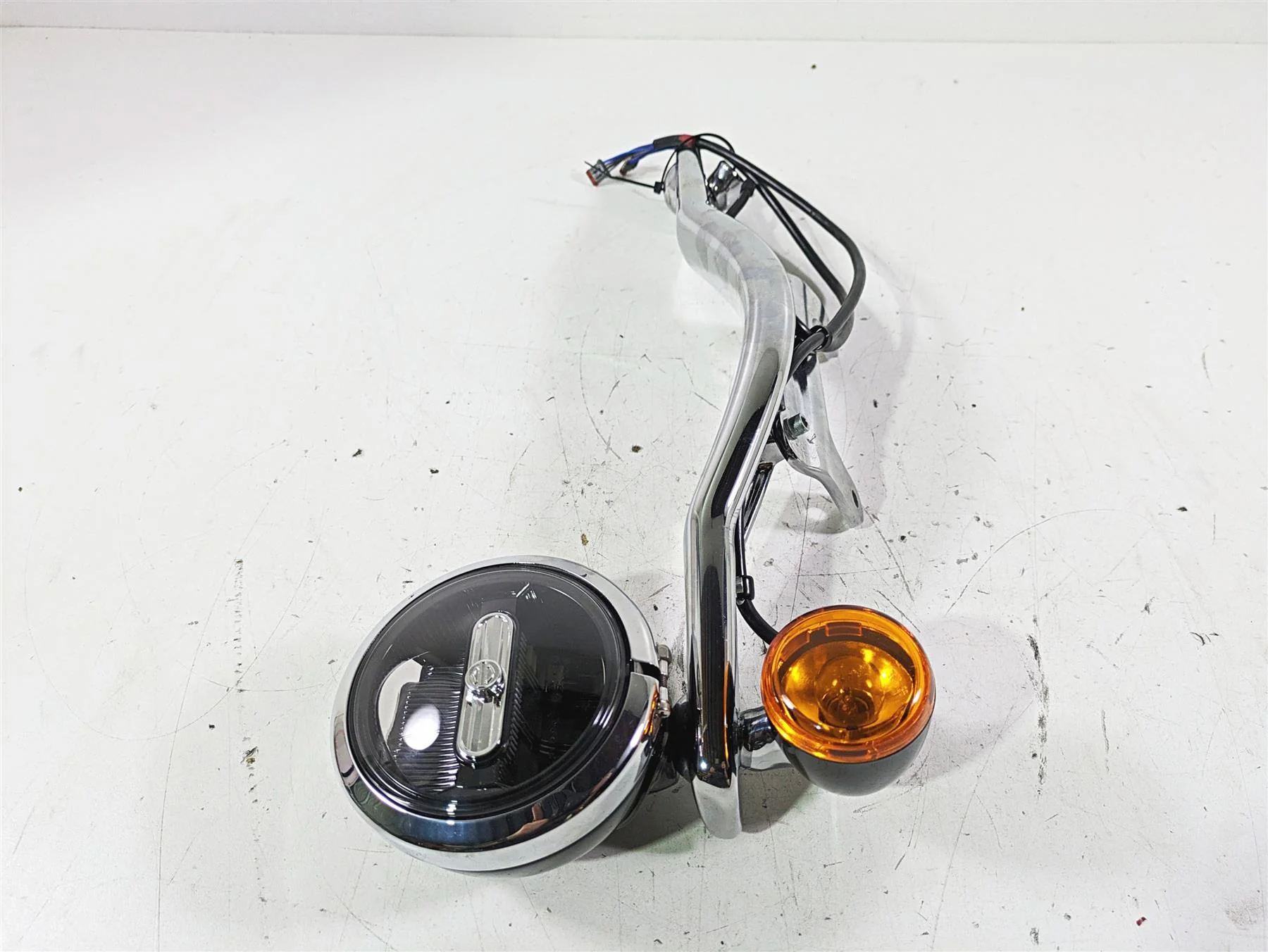 2019 Harley FLHCS Softail Heritage Front Blinker Spot Light Set - Read 67800823 - Image 3