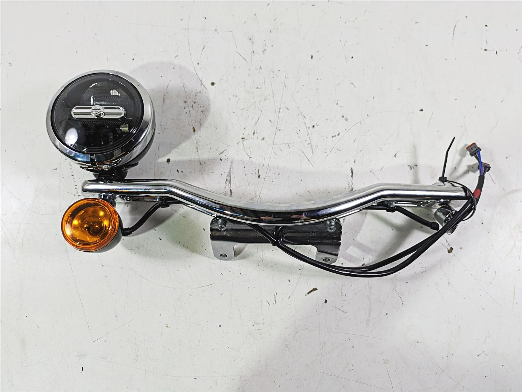 2019 Harley FLHCS Softail Heritage Front Blinker Spot Light Set - Read 67800823 - Image 4