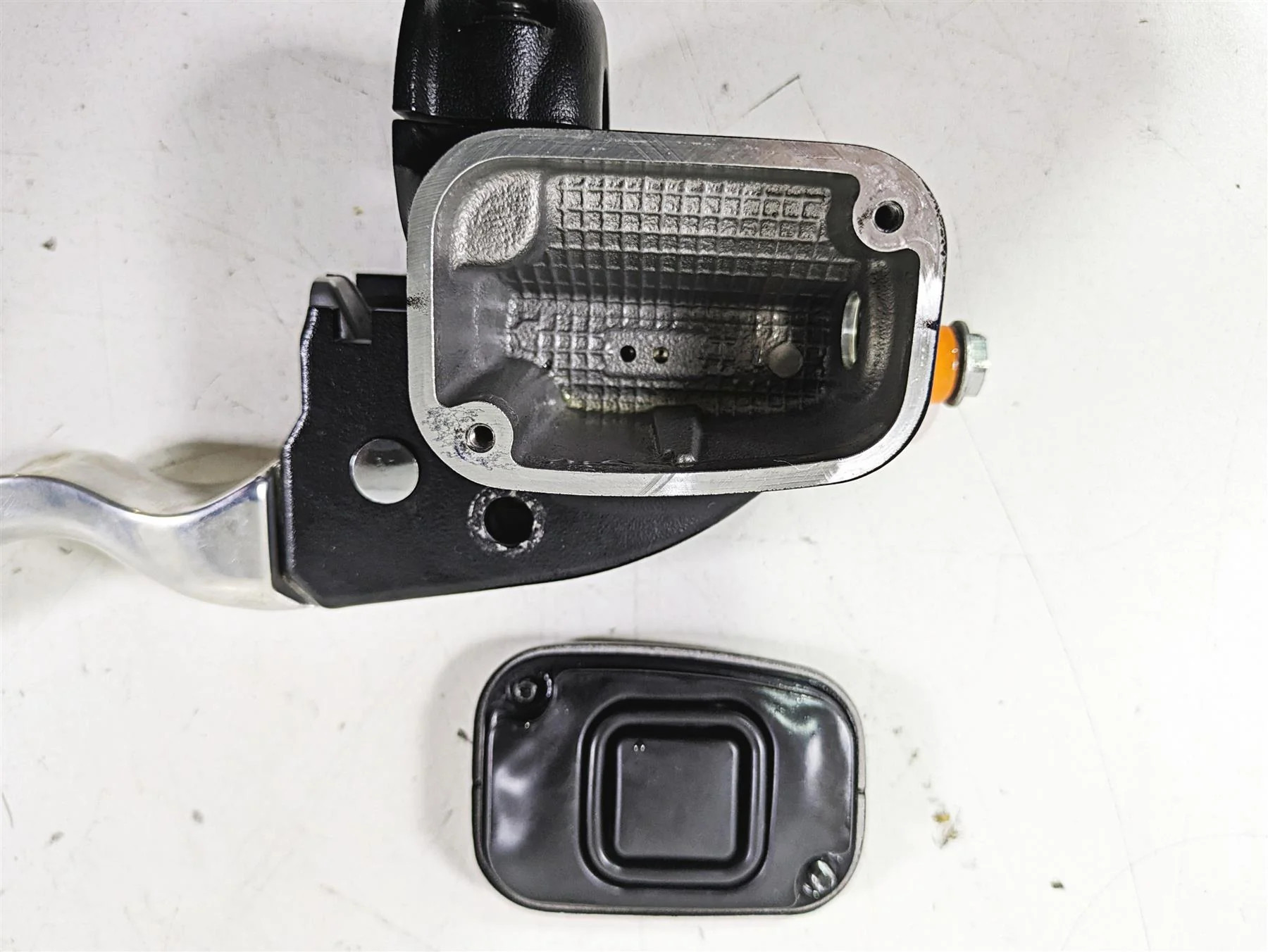 2019 Harley FLHCS Softail Heritage Front Brake Master Cylinder 1/2" 41700233 - Image 12