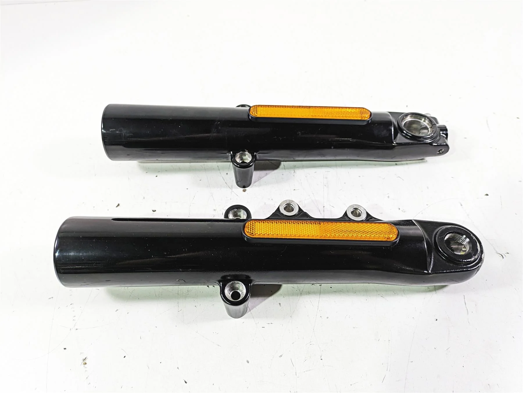 2019 Harley FLHCS Softail Heritage Front Fork Lowers 49Mm Read 45400190 45400189 - Image 3