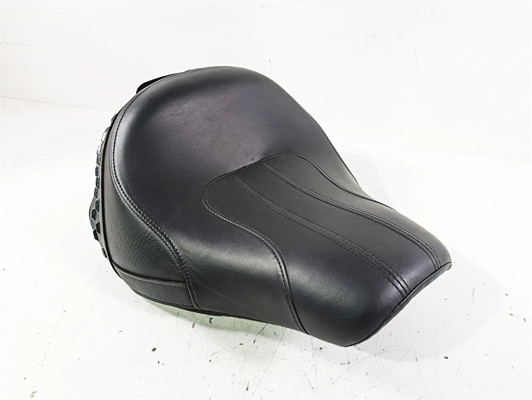 2019 Harley FLHCS Softail Heritage Front Rider Driver Seat Saddle 52000286 - Image 10