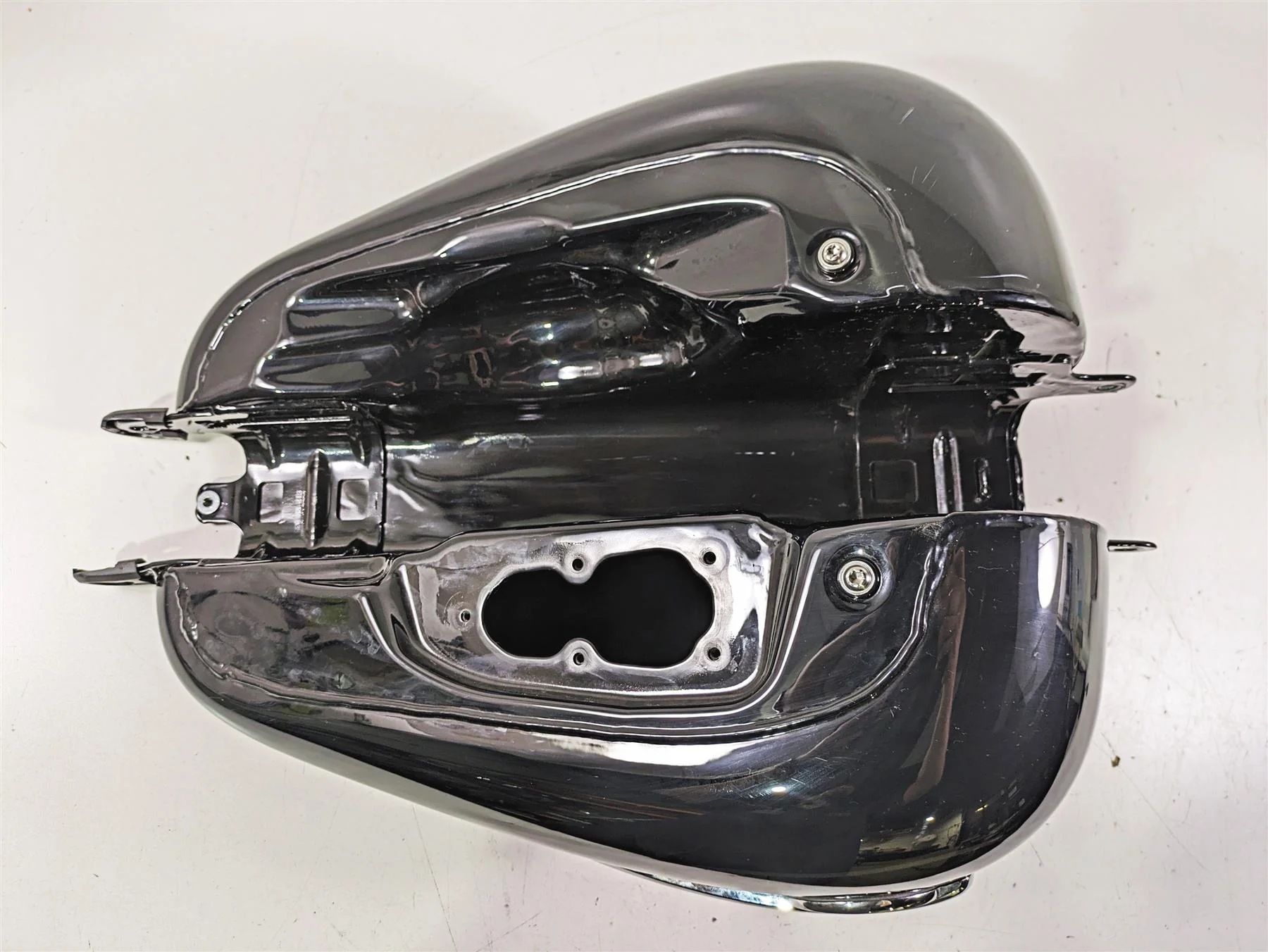 2019 Harley FLHCS Softail Heritage Fuel Gas Petrol Tank - Dented 61000674