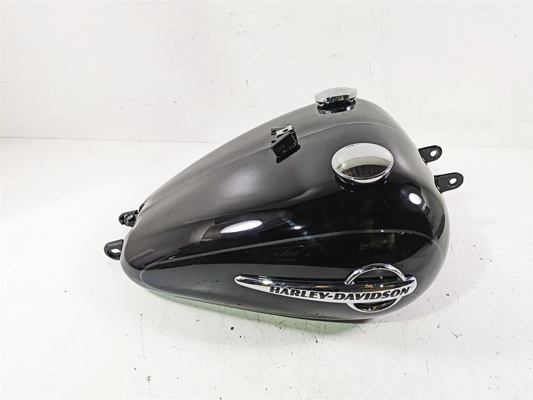 2019 Harley FLHCS Softail Heritage Fuel Gas Petrol Tank - Dented 61000674 - Image 7