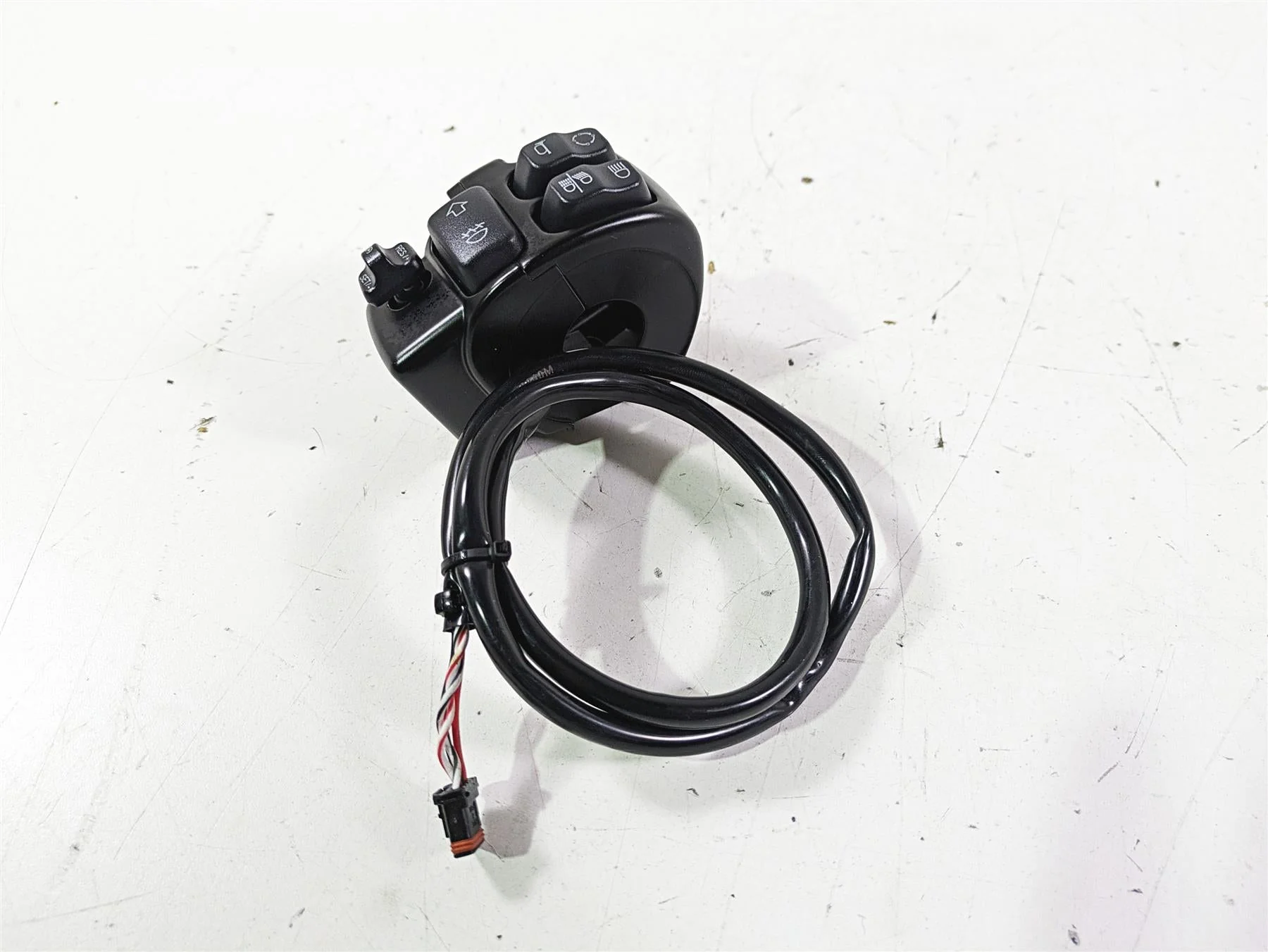2019 Harley FLHCS Softail Heritage Left Hand Cruise Control Switch 71500470 - Image 9