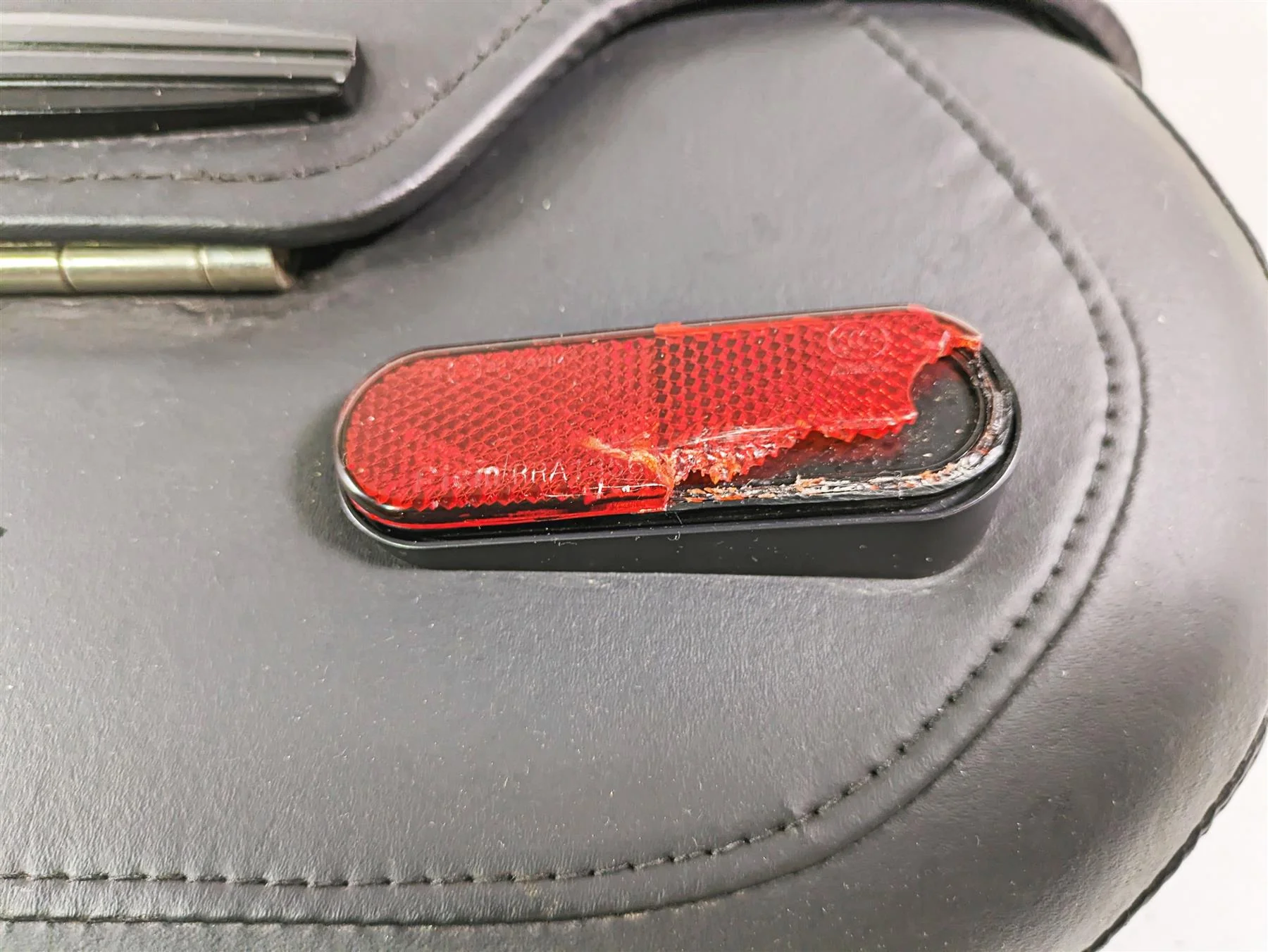 2019 Harley FLHCS Softail Heritage Left Saddle Bag Saddlebag - Read 90201437 - Image 3