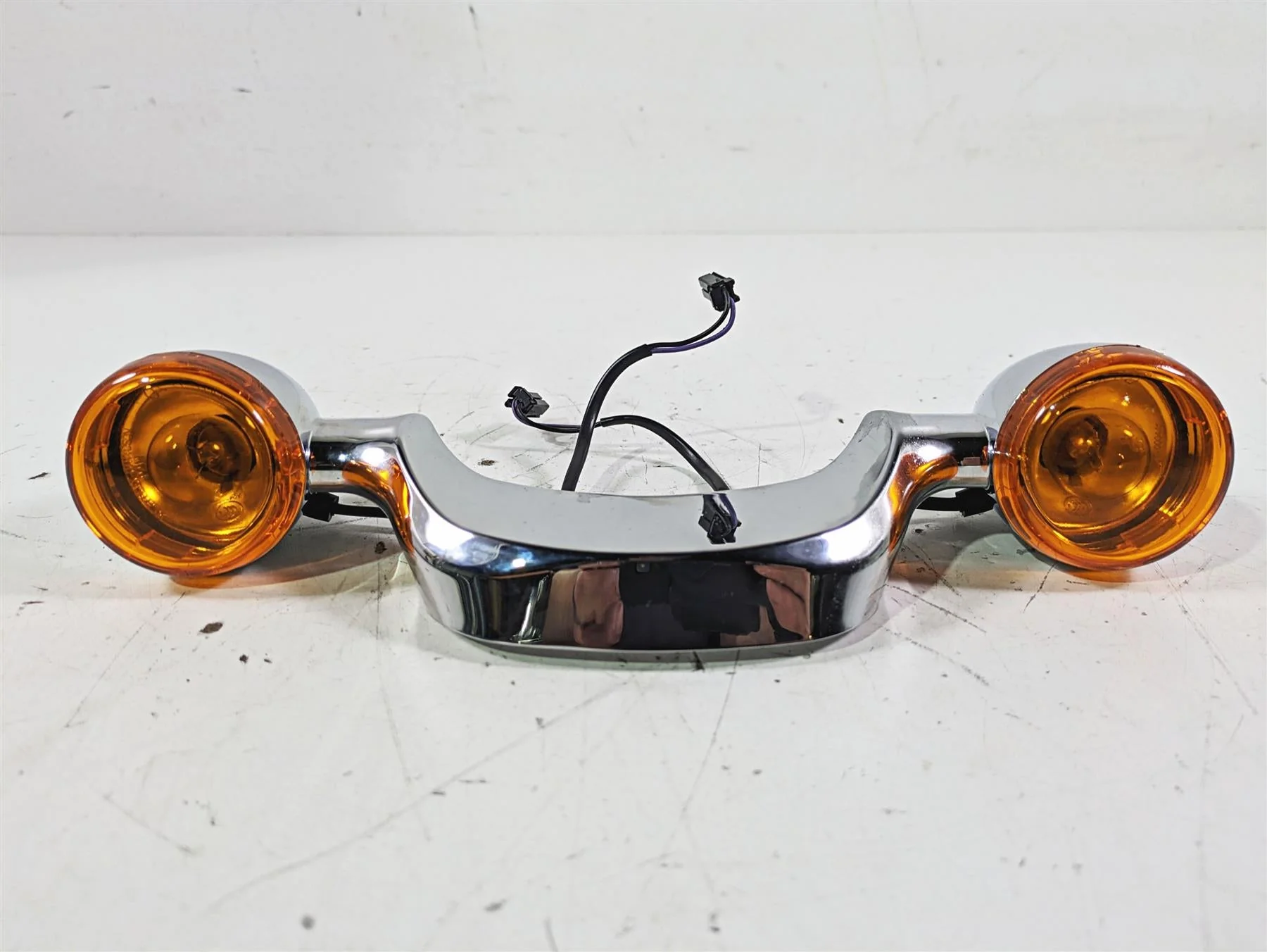 2019 Harley FLHCS Softail Heritage Rear Blinker Turn Signal Bar 68550-09