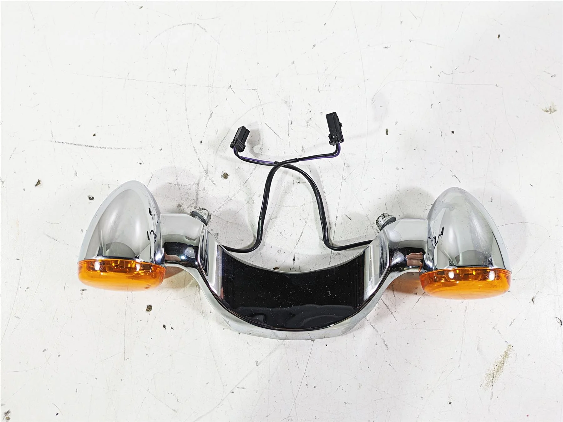 2019 Harley FLHCS Softail Heritage Rear Blinker Turn Signal Bar 68550-09 - Image 10