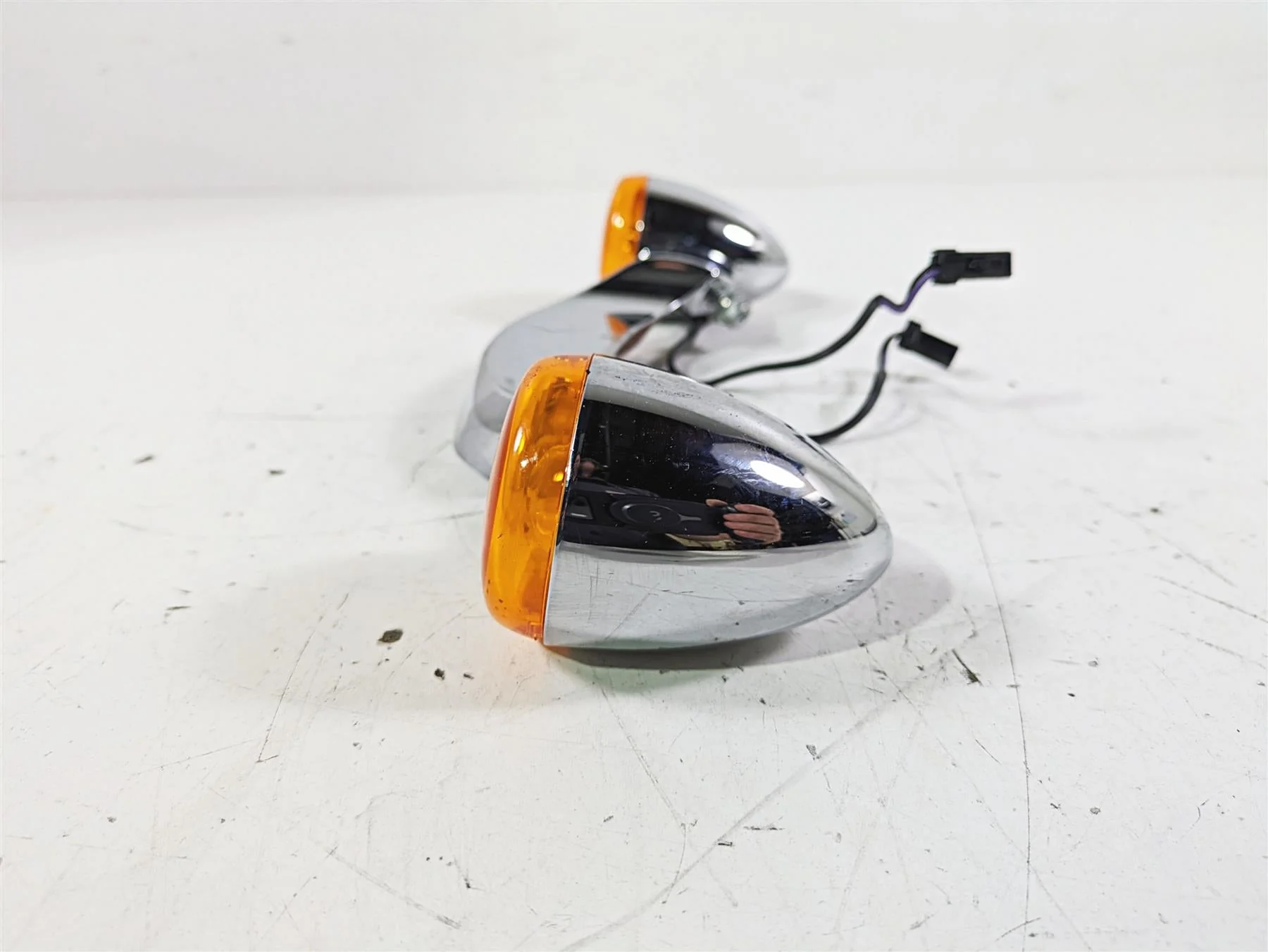 2019 Harley FLHCS Softail Heritage Rear Blinker Turn Signal Bar 68550-09 - Image 2