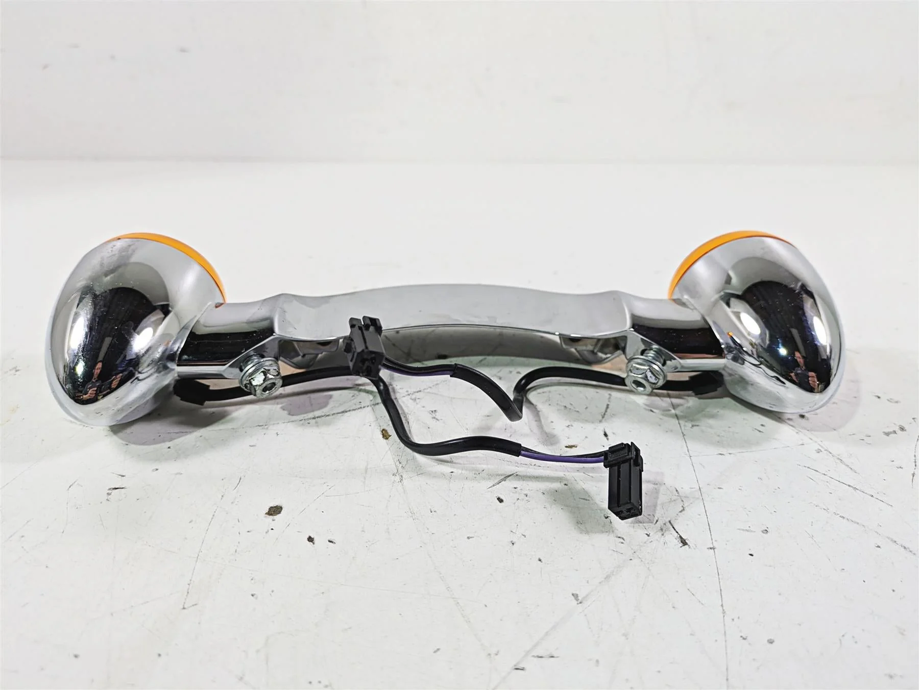 2019 Harley FLHCS Softail Heritage Rear Blinker Turn Signal Bar 68550-09 - Image 3