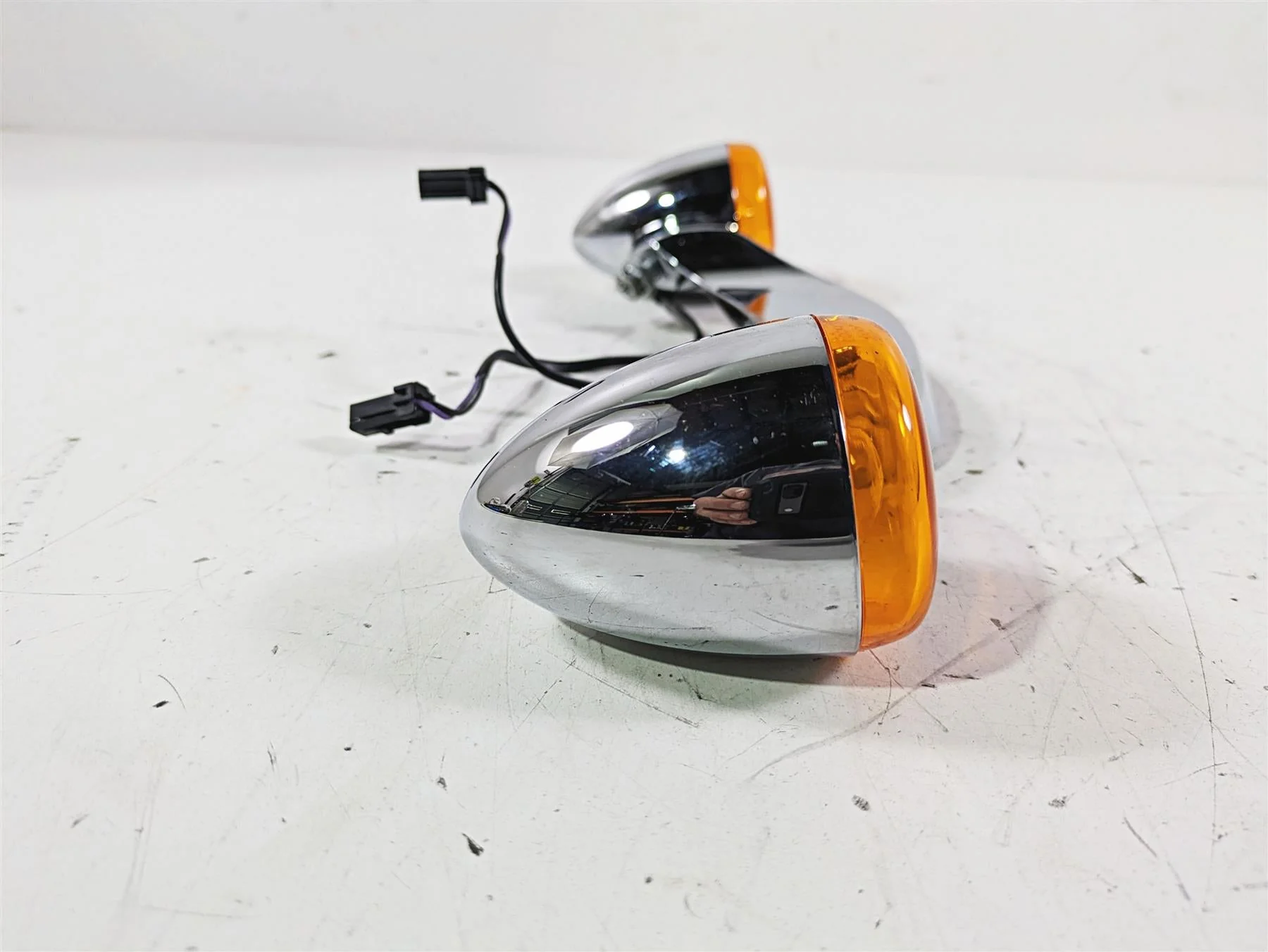 2019 Harley FLHCS Softail Heritage Rear Blinker Turn Signal Bar 68550-09 - Image 4