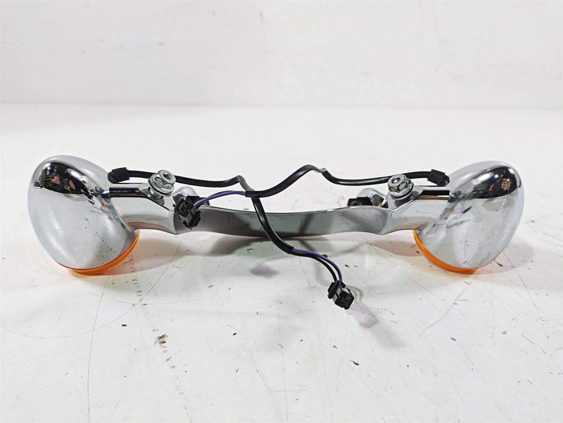 2019 Harley FLHCS Softail Heritage Rear Blinker Turn Signal Bar 68550-09 - Image 6