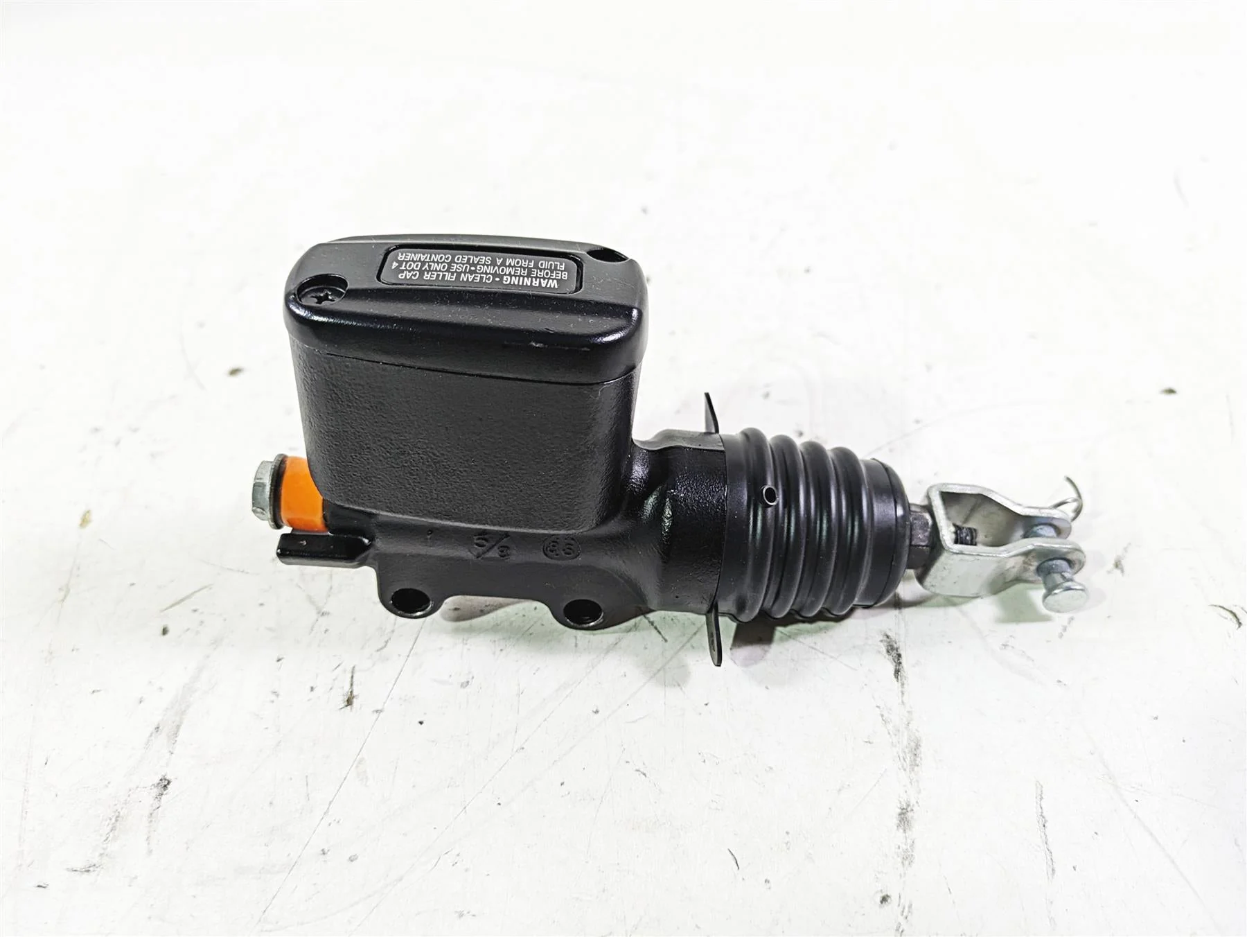 2019 Harley FLHCS Softail Heritage Rear Brake Master Cylinder 5/8" 41700460 - Image 3