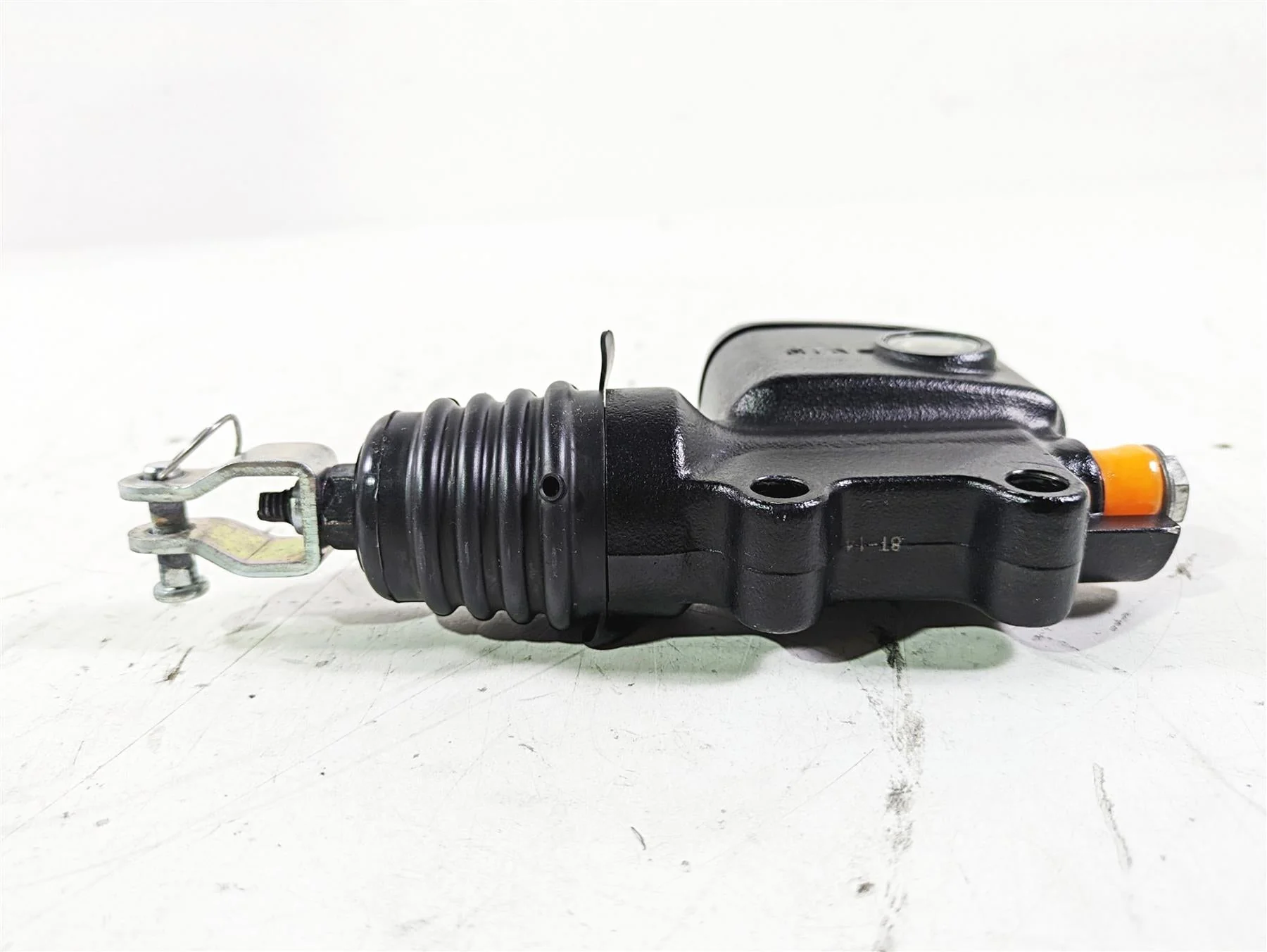 2019 Harley FLHCS Softail Heritage Rear Brake Master Cylinder 5/8" 41700460 - Image 8