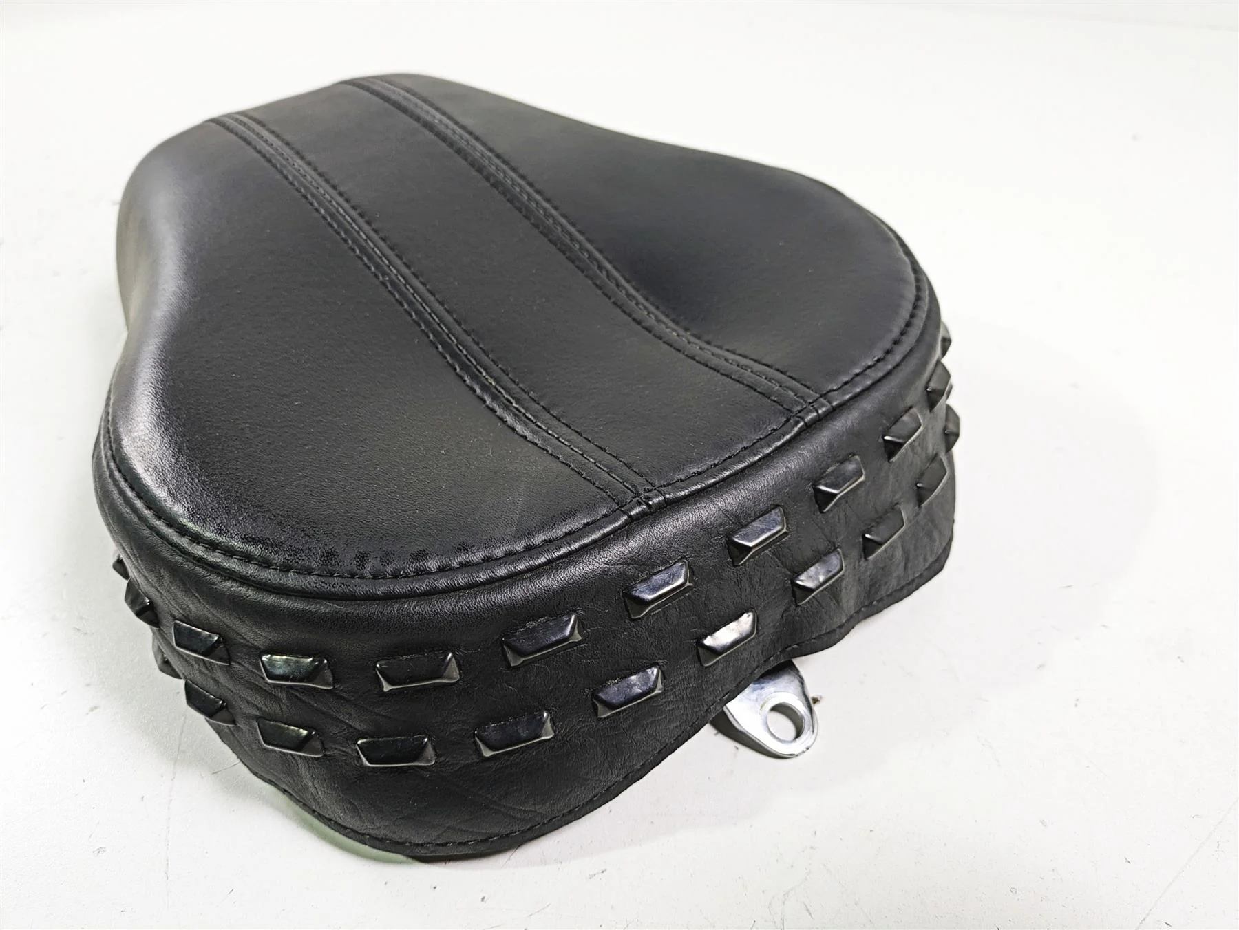 2019 Harley FLHCS Softail Heritage Rear Passenger Pillion Seat Saddle 52400148 - Image 10