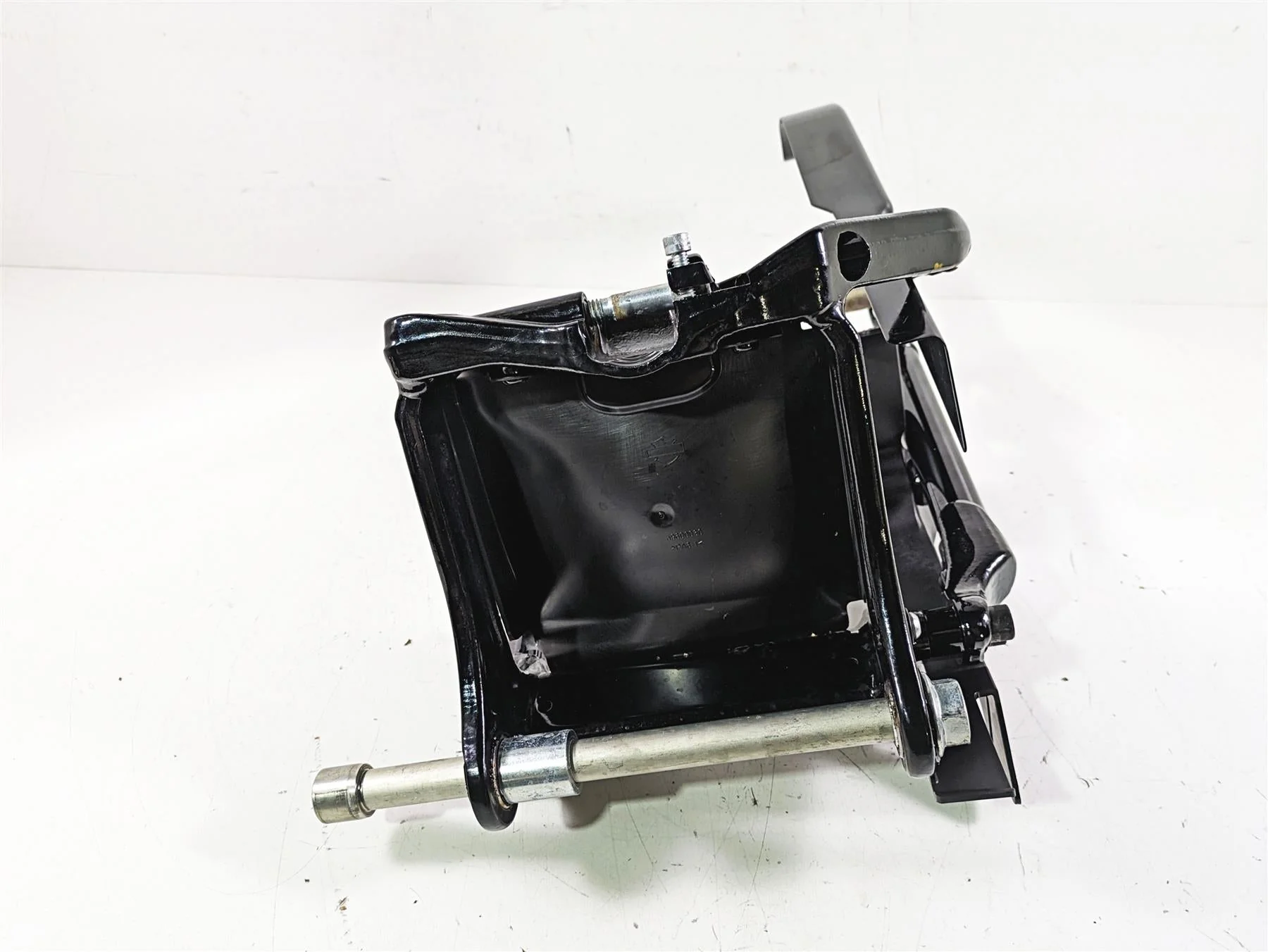 2019 Harley FLHCS Softail Heritage Rear Swingarm + Guards & Axle 47400099BHP - Image 2